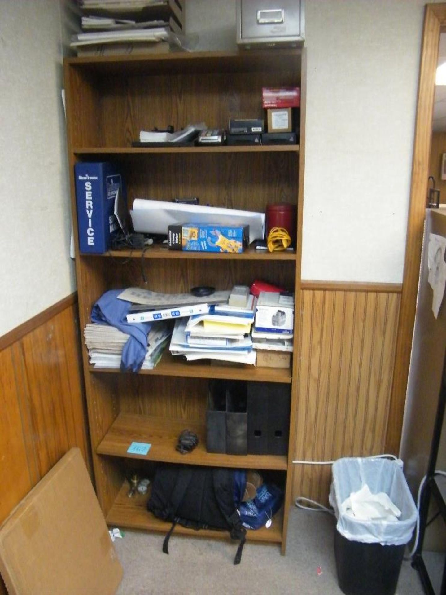 Contents of Office, EXCLUDING COMPUTER EQUIPMENT, (4 Desks, 3 desk chairs, computer desk, bookcases, - Image 4 of 9
