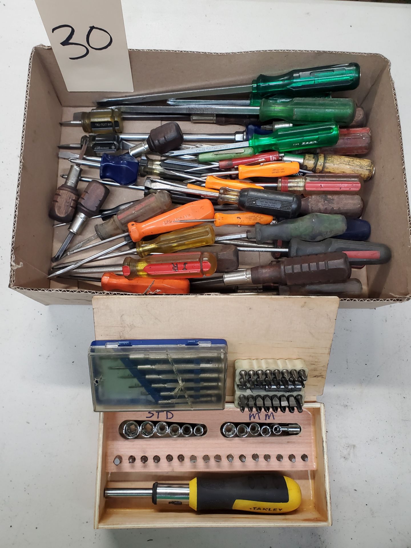 Lot of Assorted Screw Drivers