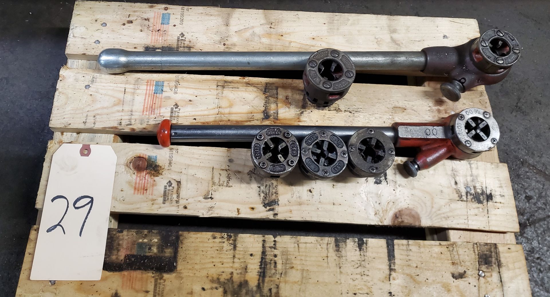 (2) Pipe Die Handles w/ (6) Dies