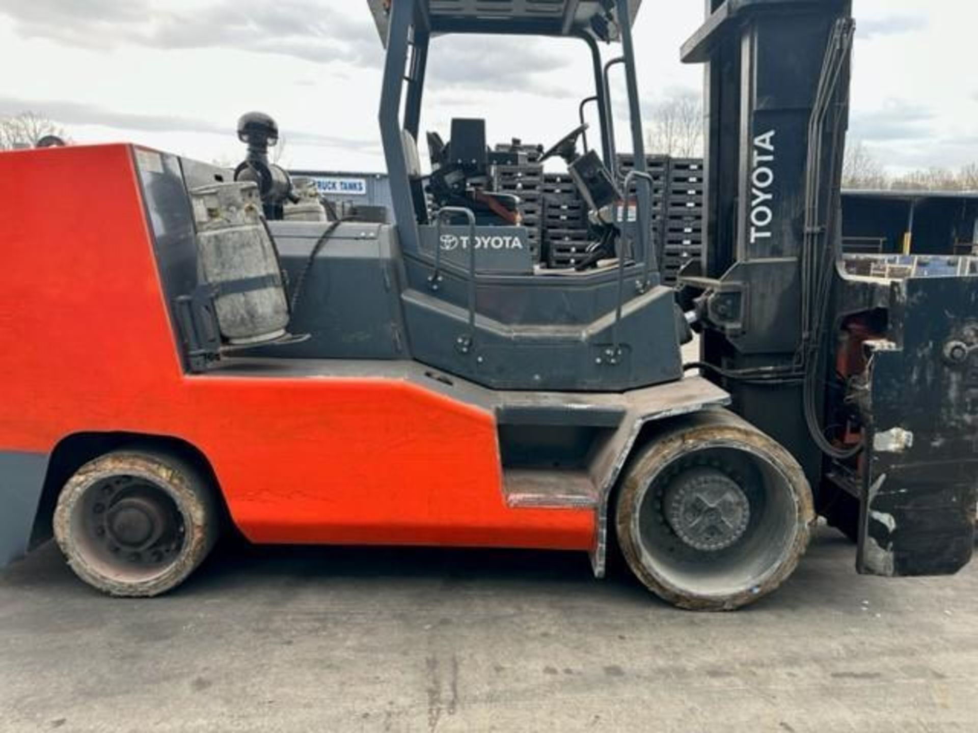 (2018) 55,000 LB. TOYOTA THDC5500-35 PROPANE FORKLIFT. - Image 7 of 20