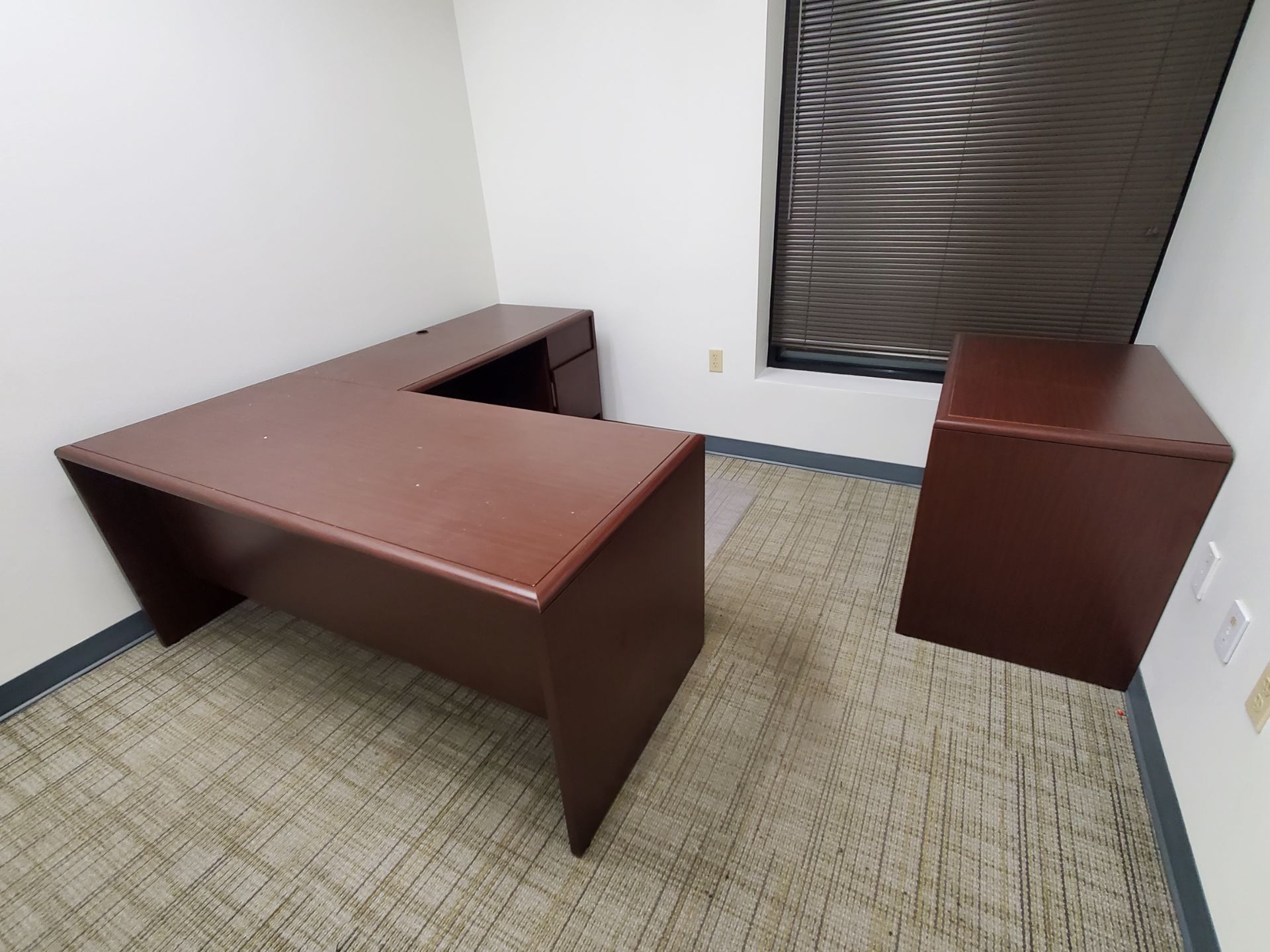 Furniture in Office (No Contents)