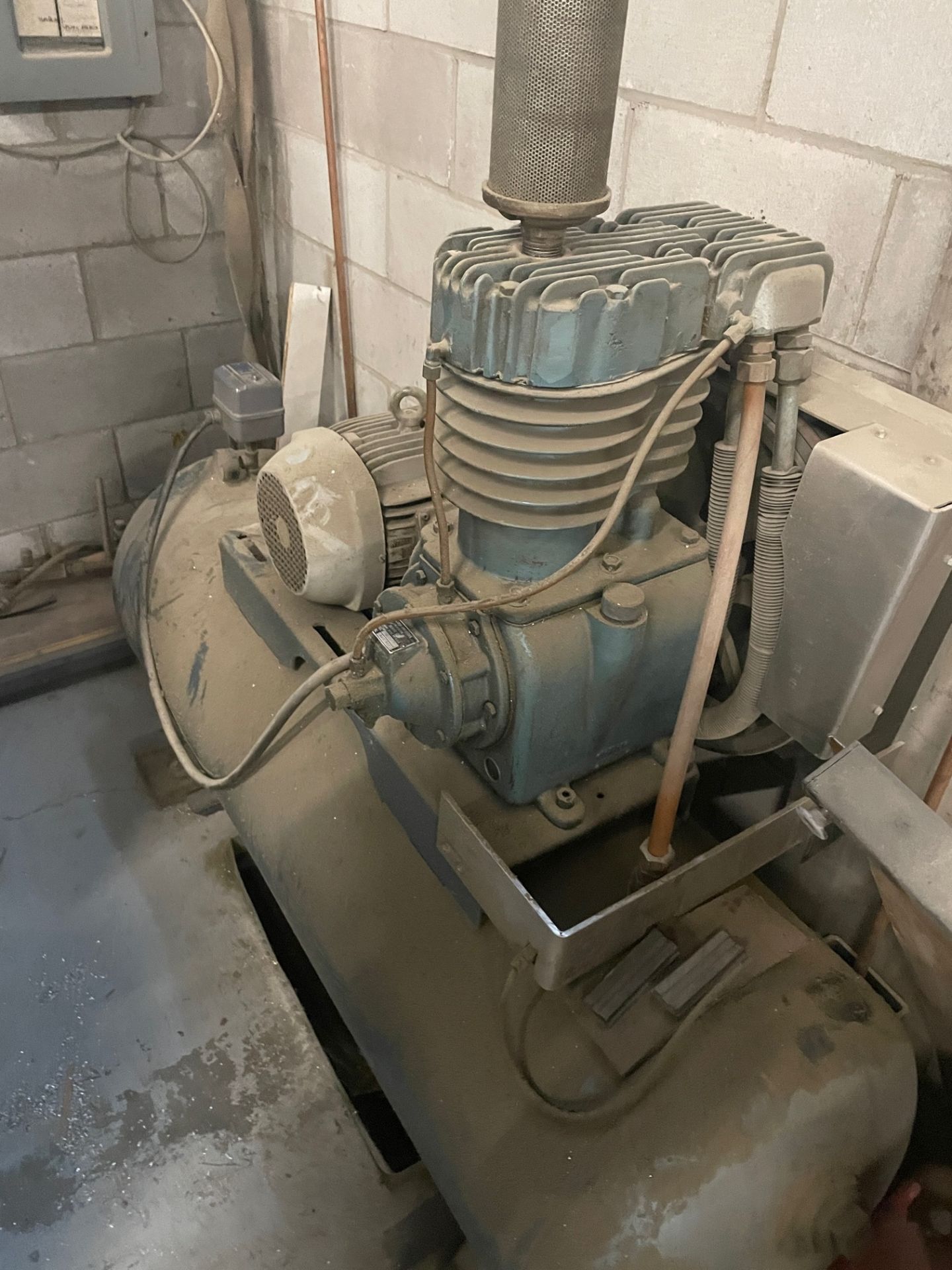 Kellogg / Compressor / Model: A331TV / SN: N451993 / Capacity: 5hp 2 stage - Image 2 of 5