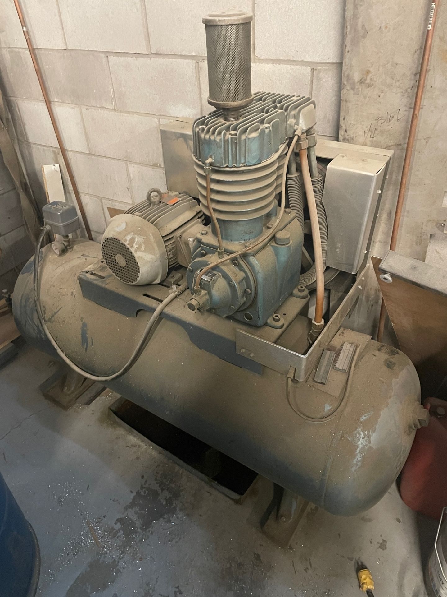 Kellogg / Compressor / Model: A331TV / SN: N451993 / Capacity: 5hp 2 stage