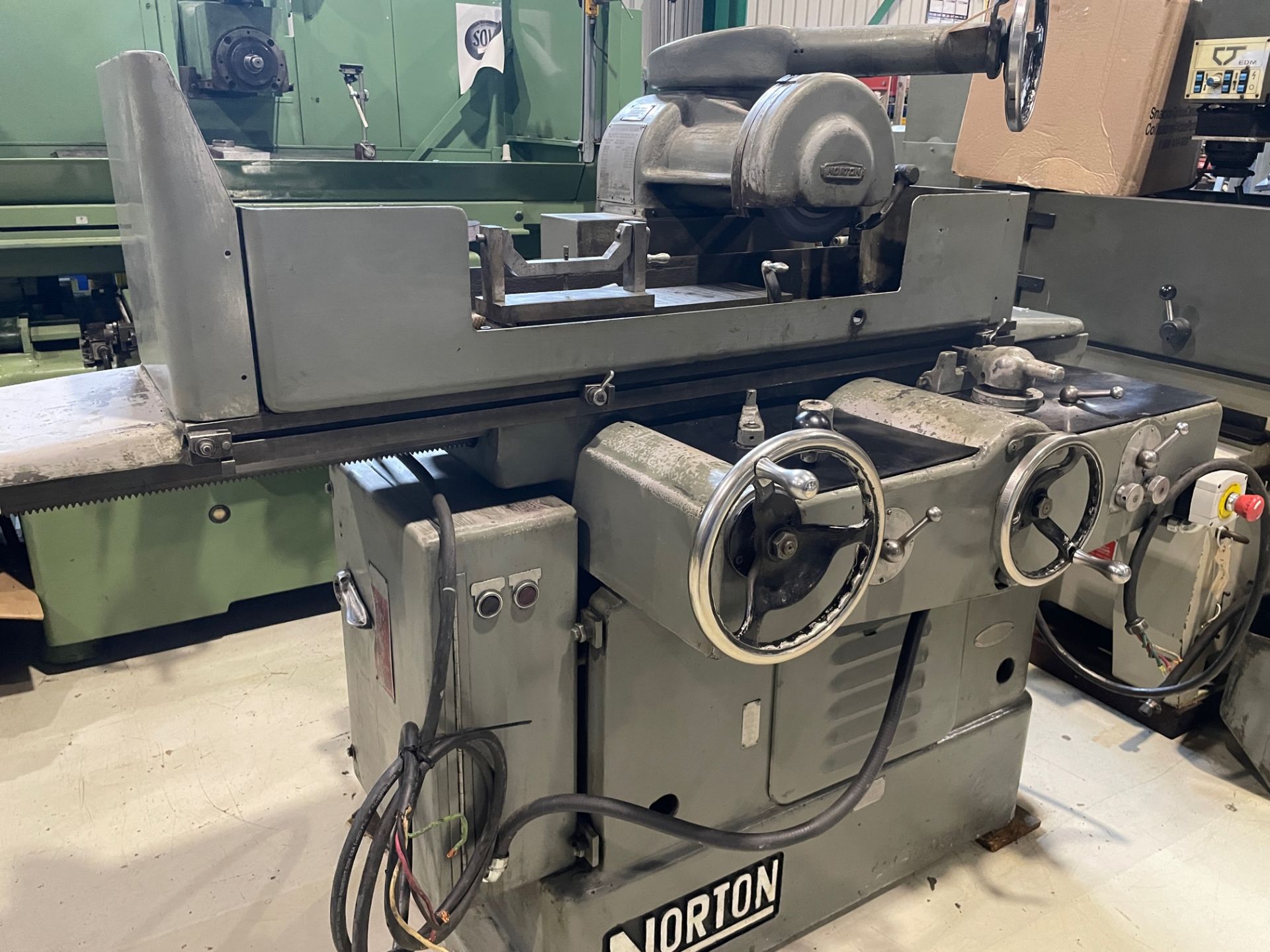 Norton - Surface Grinder - Model: 618 - Capacity: 6" x 18"