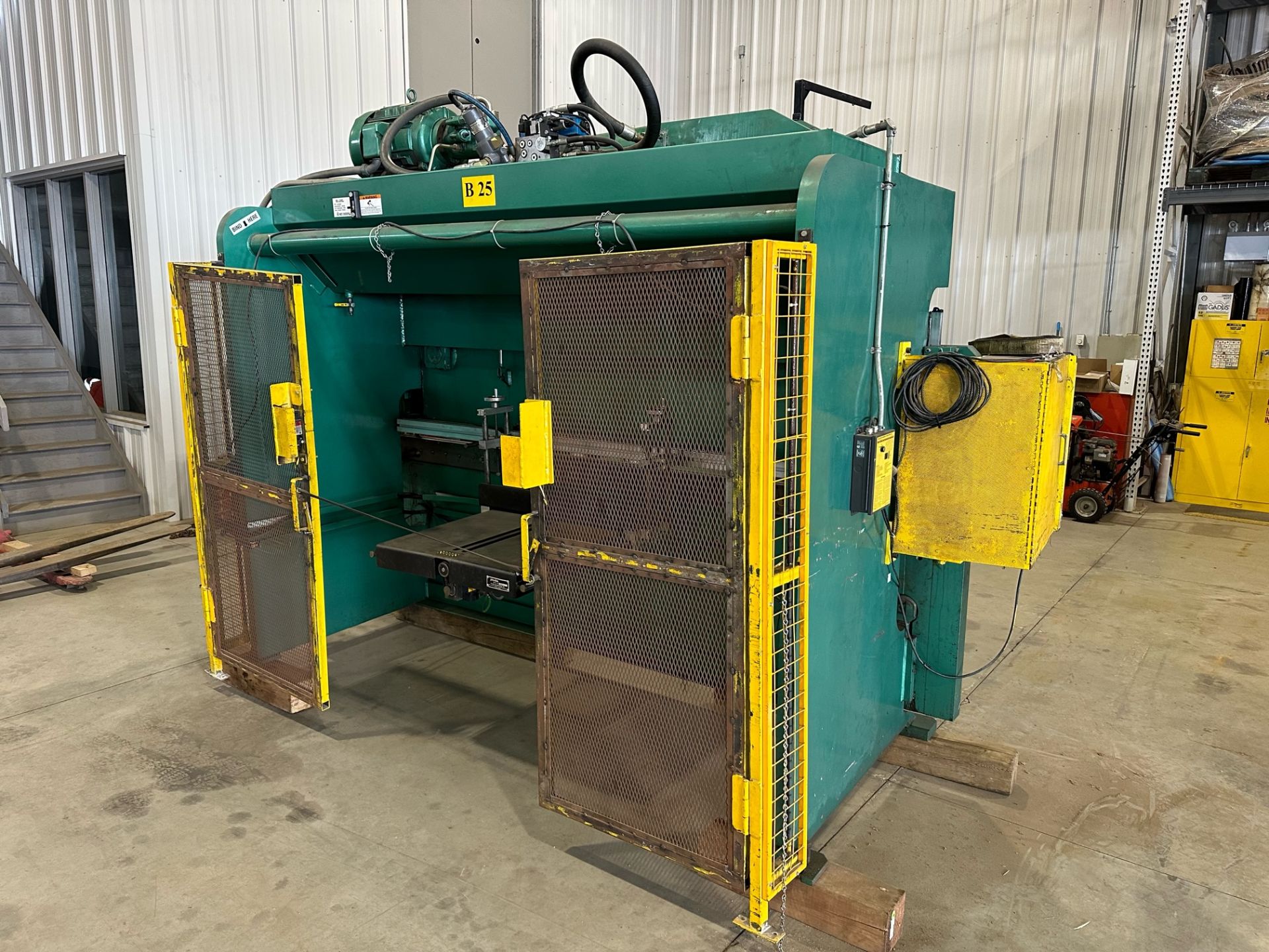 PIRANHA HYDRAULIC PRESS BRAKE, 10FT CAPACITY, LOCATION: OTTAWA, ONTARIO (CANADA) - Image 4 of 7