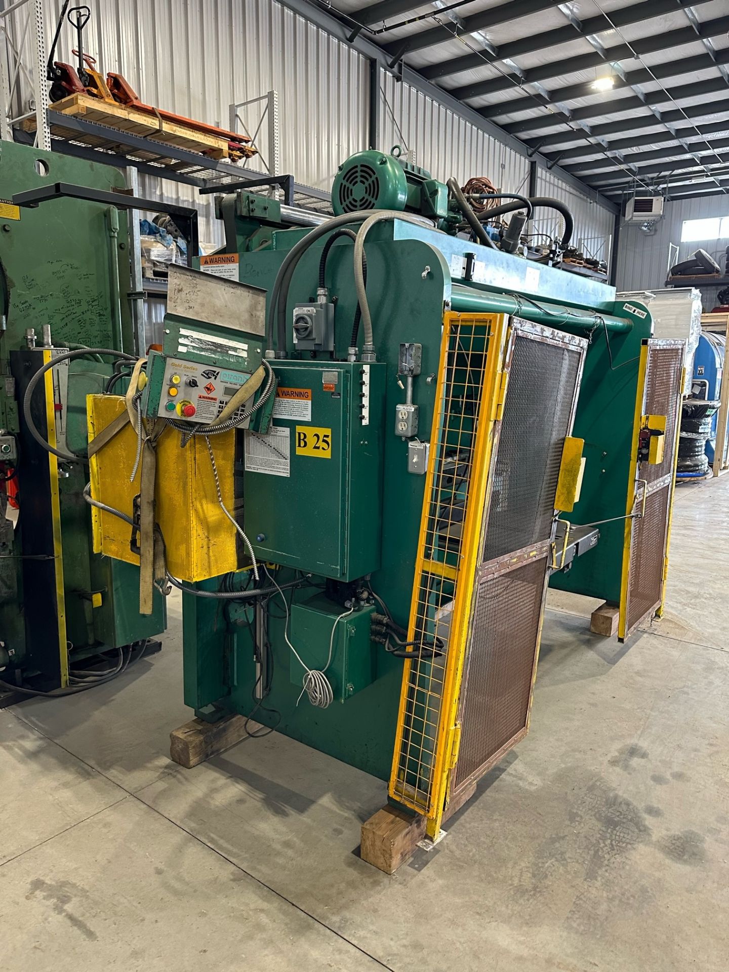 PIRANHA HYDRAULIC PRESS BRAKE, 10FT CAPACITY, LOCATION: OTTAWA, ONTARIO (CANADA) - Image 5 of 7