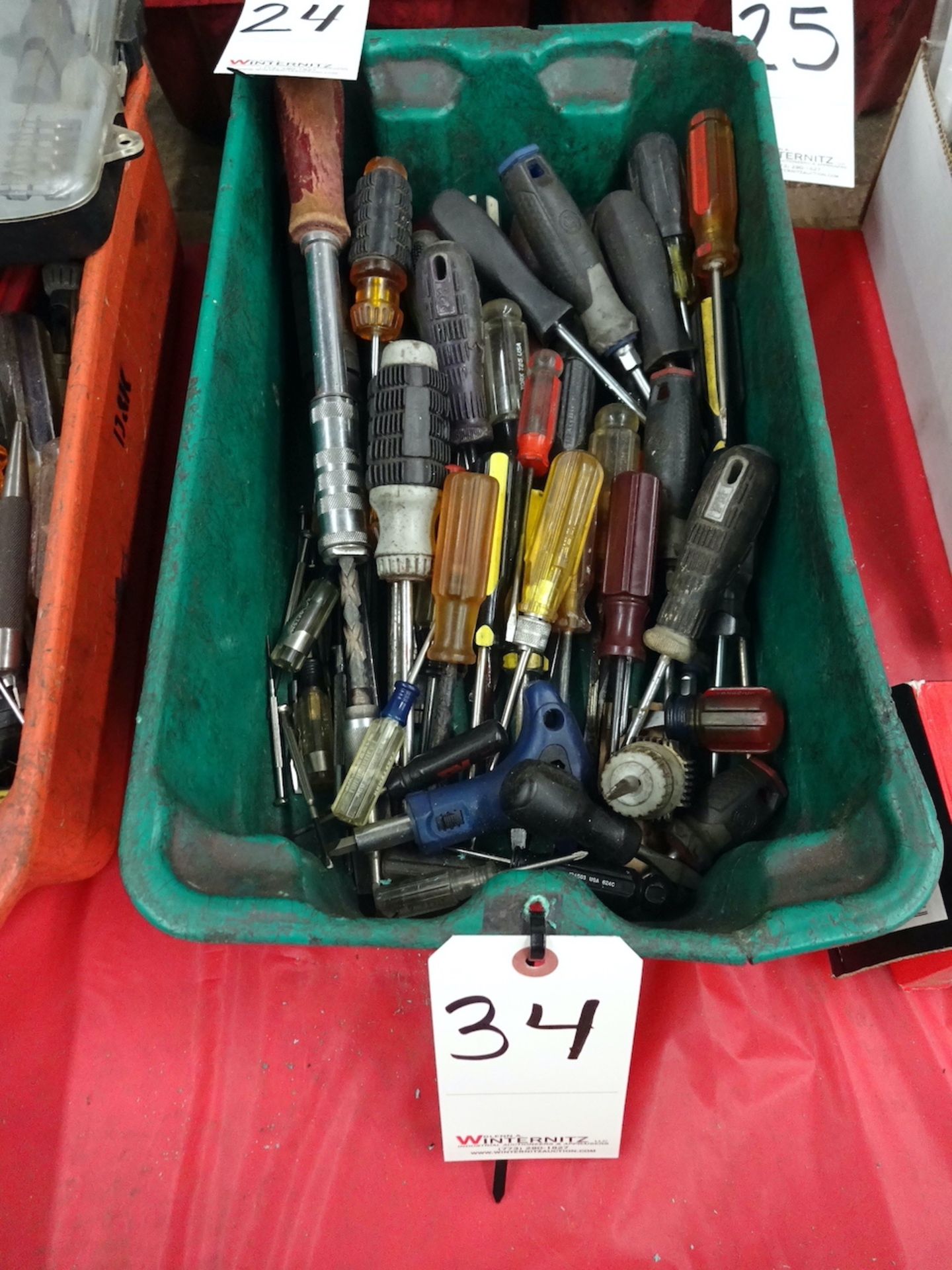 LOT: Assorted Screw Drivers