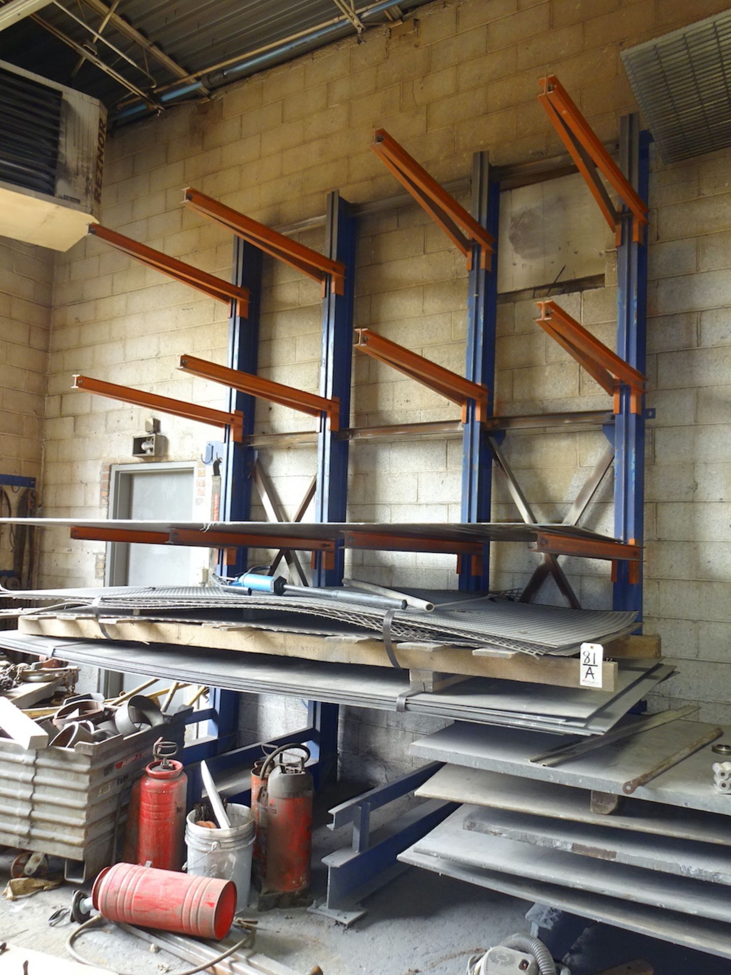 Section Single-Sided Cantilever Rack (NO CONTENTS)