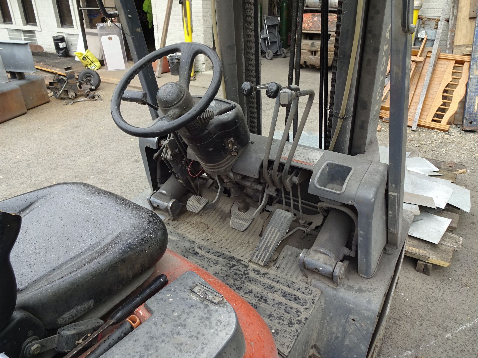 Toyota 8000 lb. Model 52-6FGCU35 LP Forklift Truck, S/N 60366, 2-Stage Mast, Side Shift - Image 4 of 8