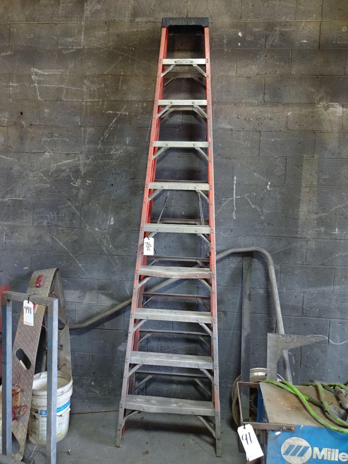 10 ft. Green Bull Fiberglass Step Ladder