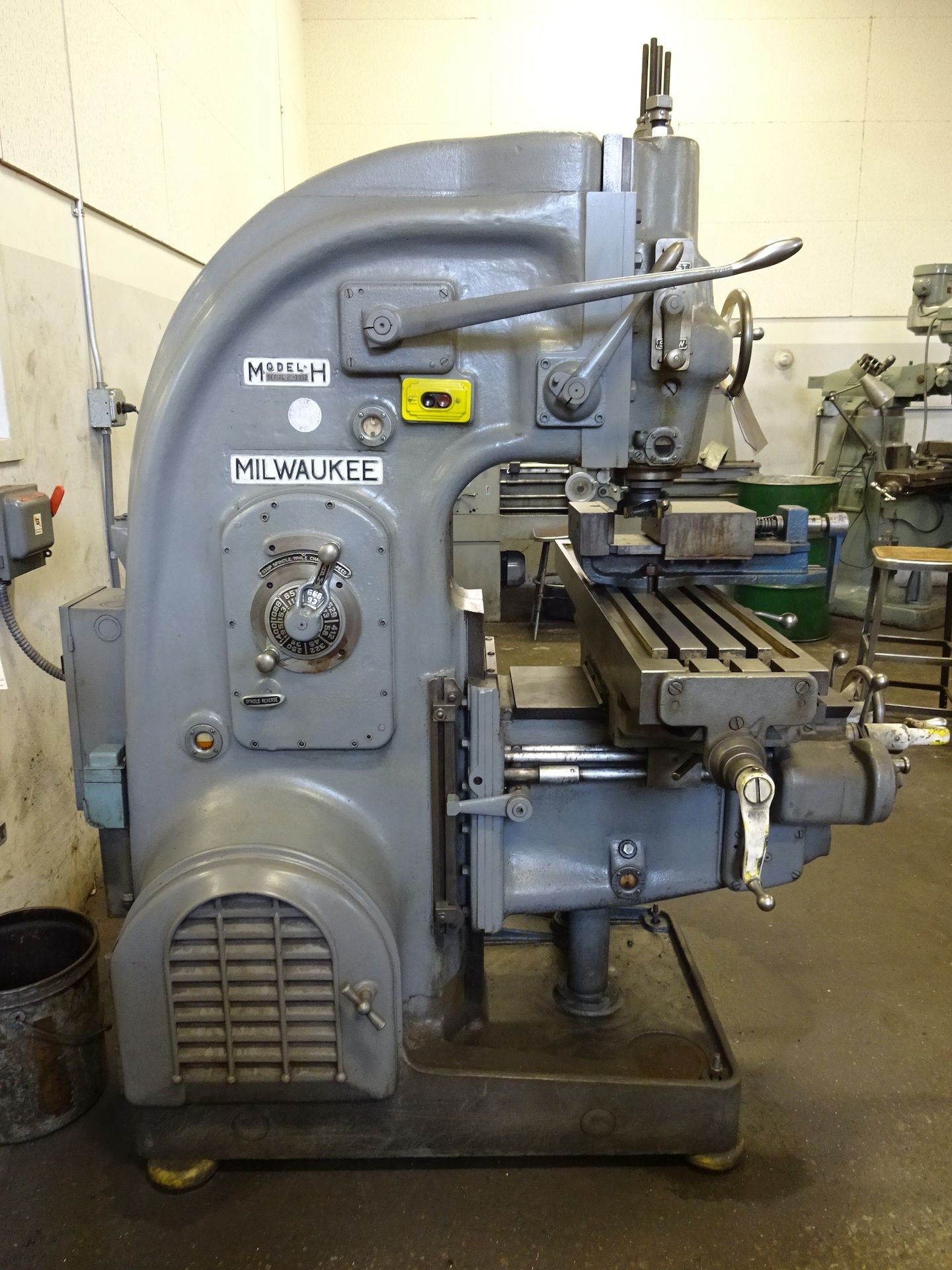 Kearney & Trecker Milwaukee Model 2H Vertical Milling Machine, S/N 2-3952, 50 in. x 10 in. T-Slot - Image 2 of 9