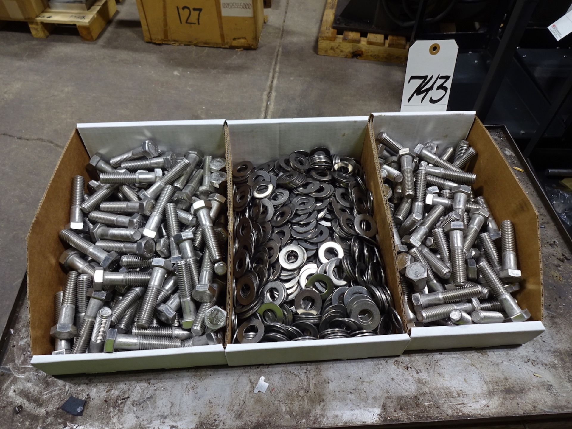 LOT: NUTS & WASHERS