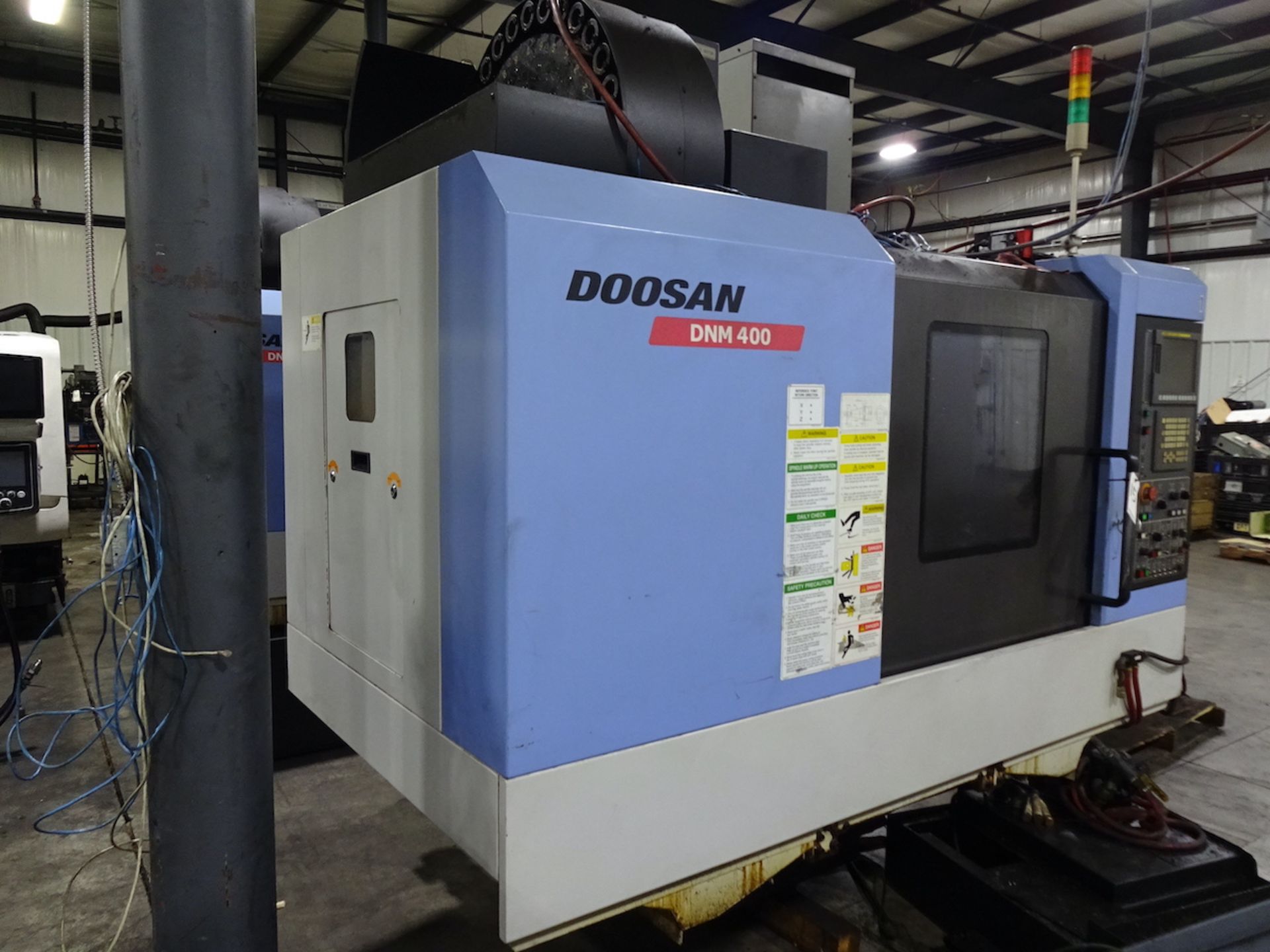 DOOSAN DNM400 VERTICAL MACHINING CENTER (2013) S/N MV0009000924, TABLE 36.2" X 17.1", TABLE LOAD - Image 3 of 7