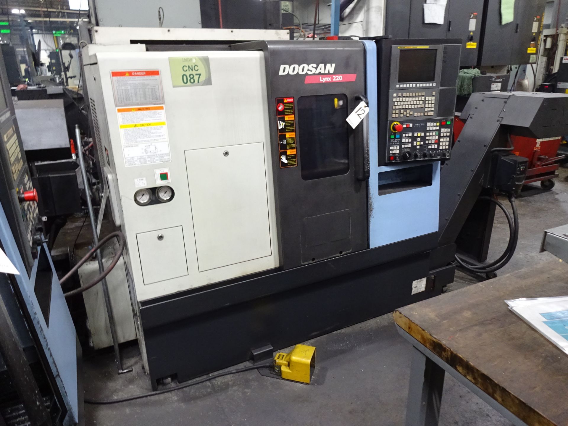 DOOSAN MODEL LYNX 220A CNC LATHE (2014) S/N ML0013006004, SWING OVER BED: 20.1", SWING OVER