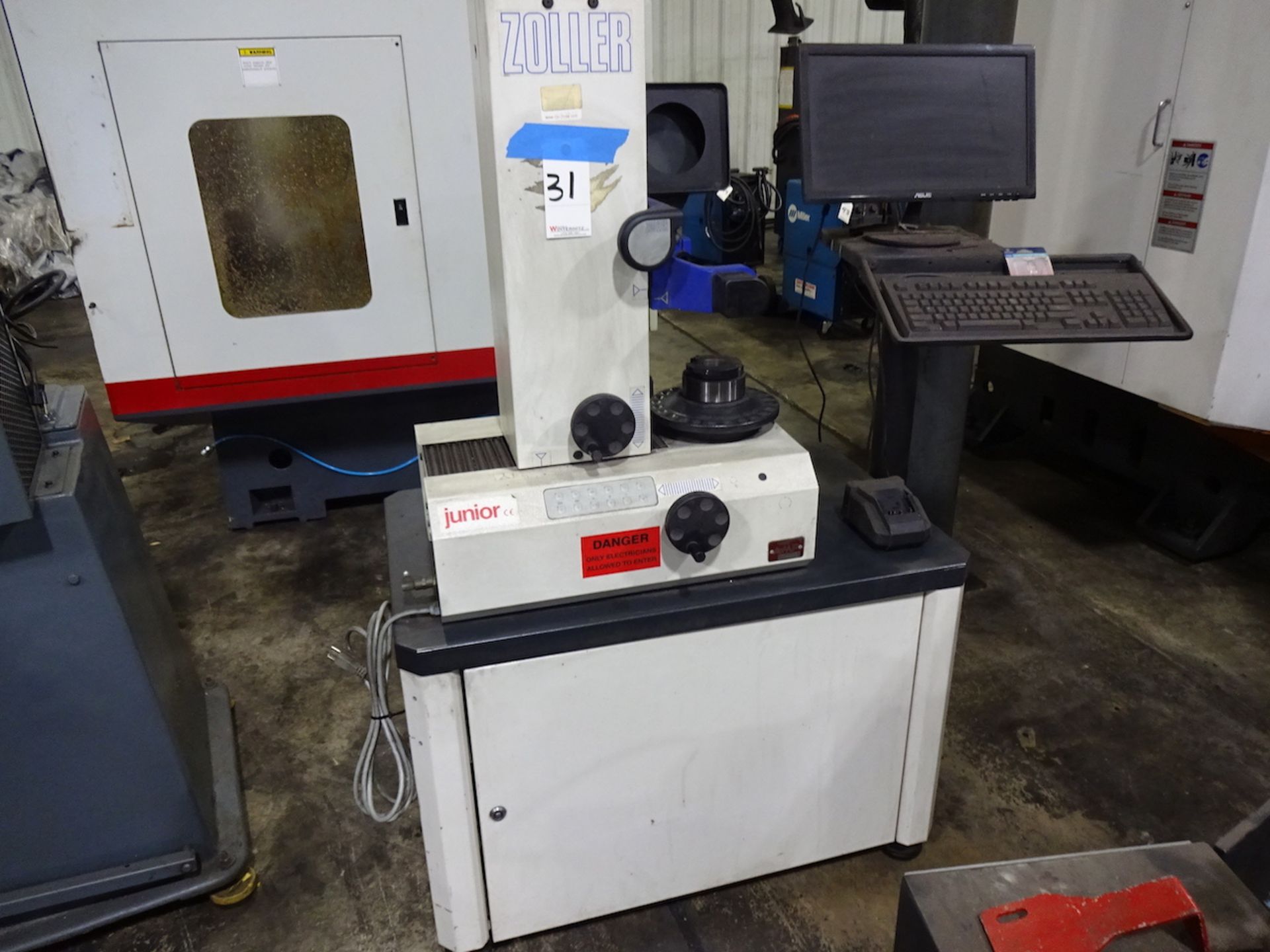 ZOLLER JUNIOR BRAVO TOOL SETTER S/N 414441, MEASURING RANGE X-AXIS: 327 MM, Z-AXIS: 410 MM, TABLE