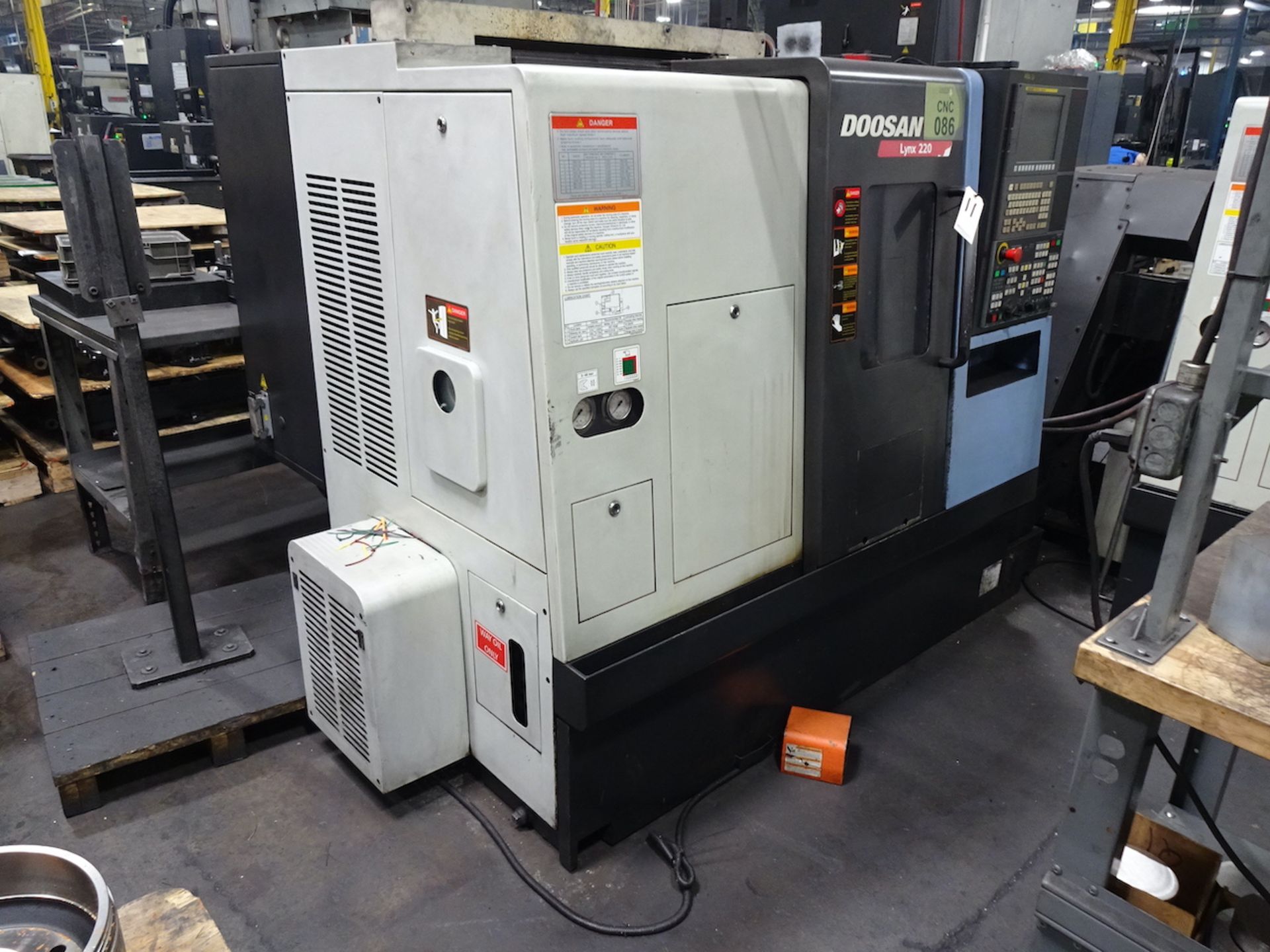 DOOSAN MODEL LYNX 220C CNC LATHE (2014) S/N ML0013006003, FANUC SERIES I CNC, TOOL PRESETTER, 3 - Image 2 of 15