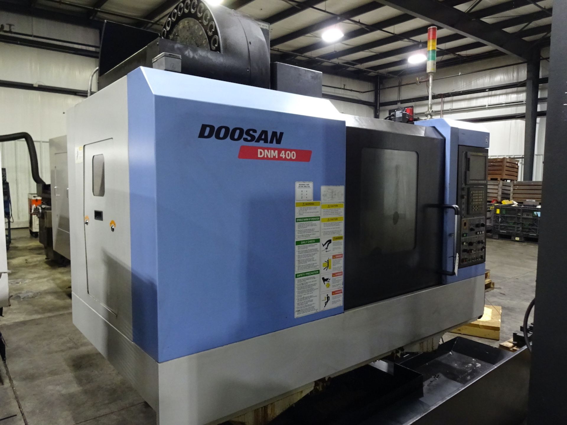 DOOSAN DNM400 VERTICAL MACHINING CENTER (2013) S/N MV0009000896, TABLE 36.2" X 17.1", TABLE LOAD