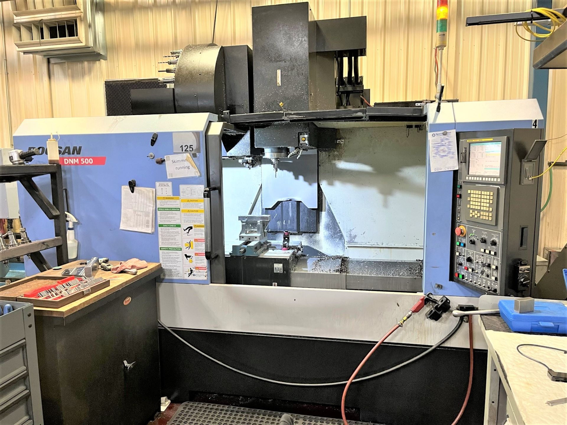 DOOSAN DNM500 VERTICAL MACHINING CENTER (2011) S/N MV0010-000787, FANUC I CNC, CAT 40, 8000 RPM