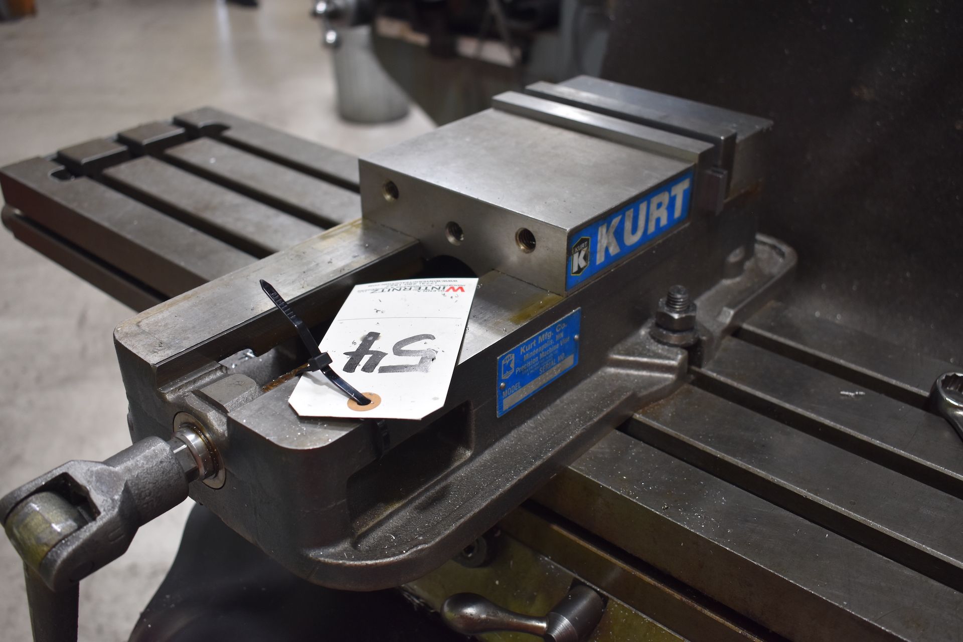 Kurt 6 in. Machine Vise