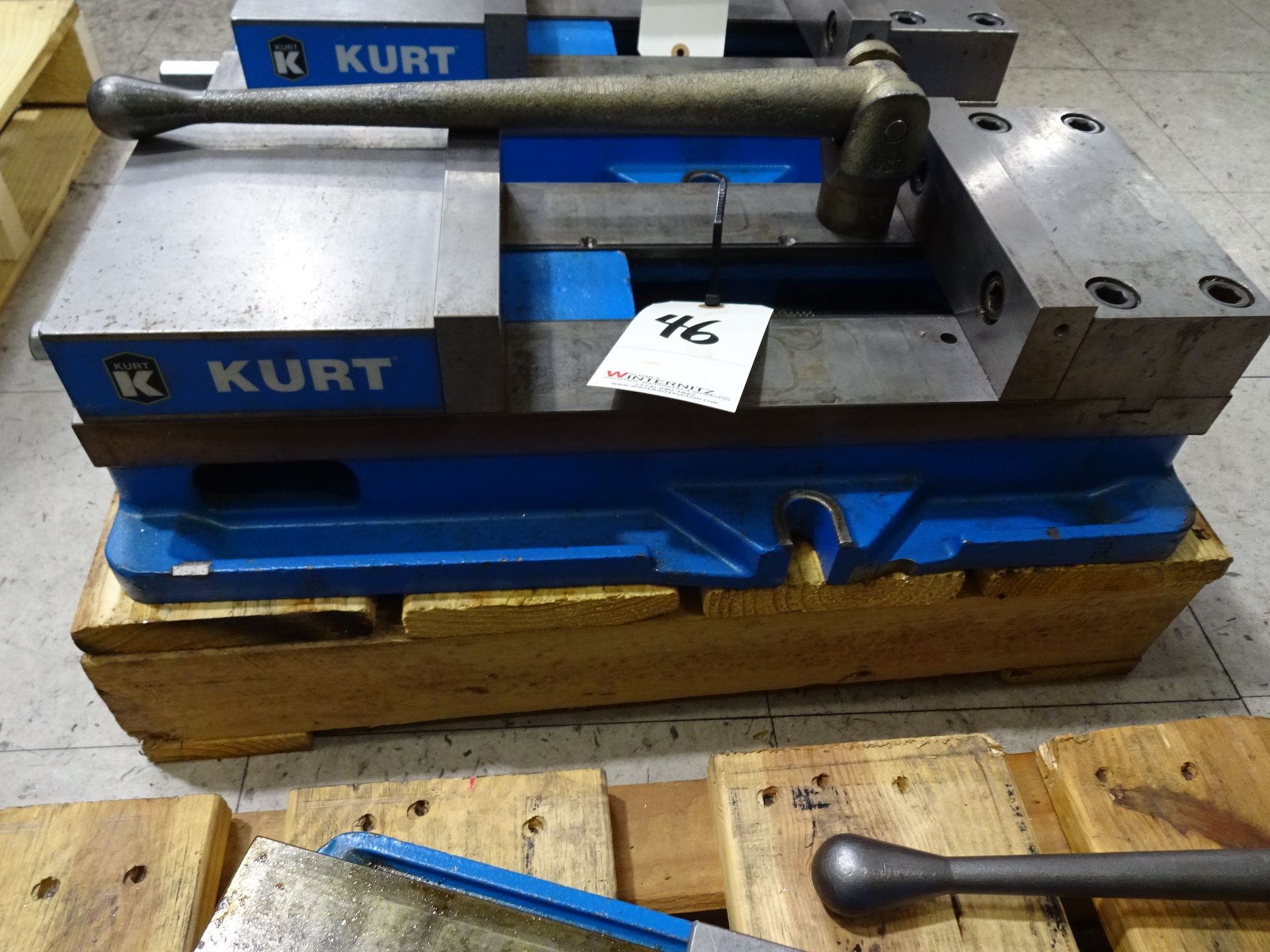 Kurt 8 in. Machine Vise