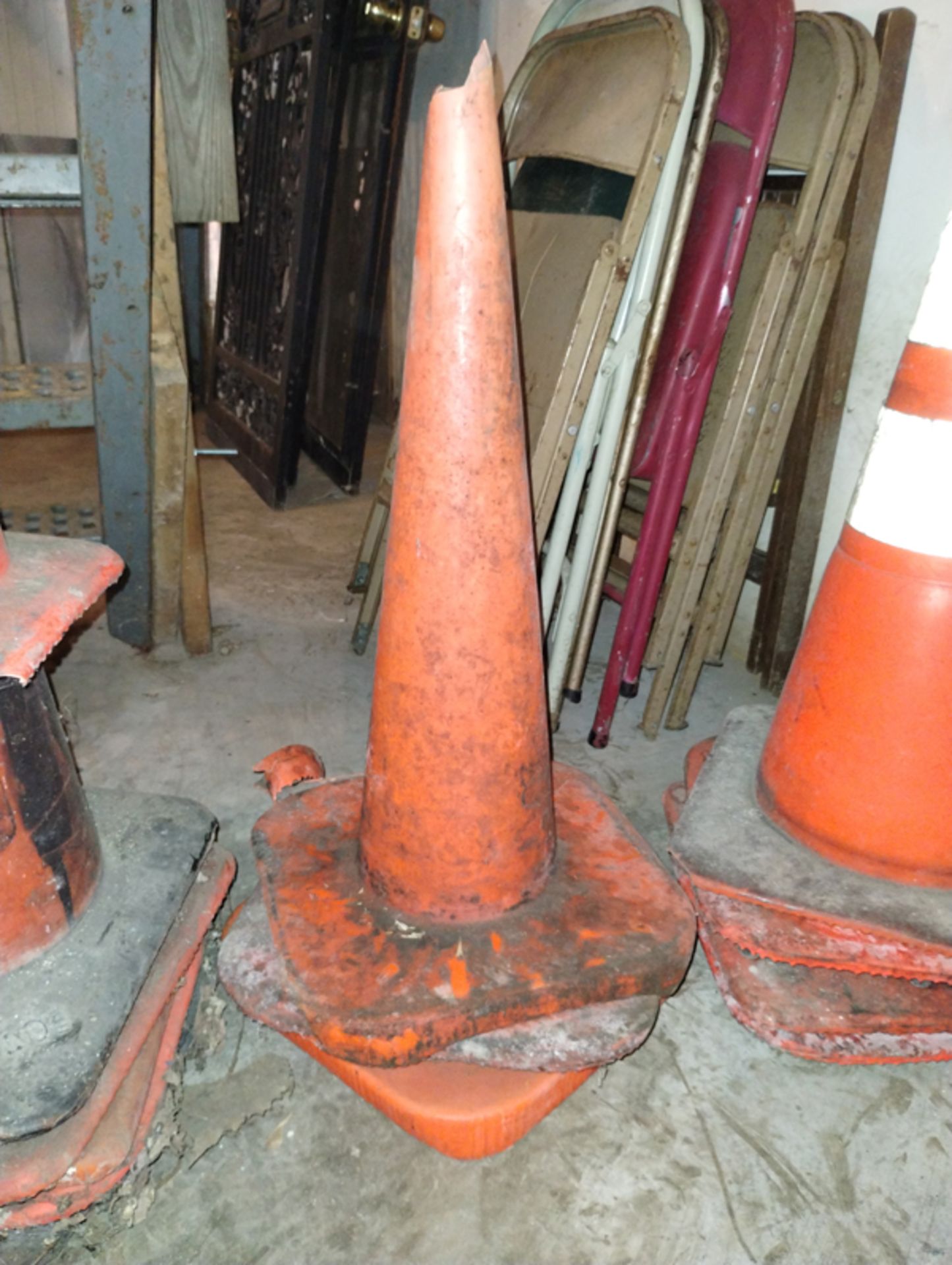 LOT OF ASSORTED SAFETY CONES - Image 3 of 4