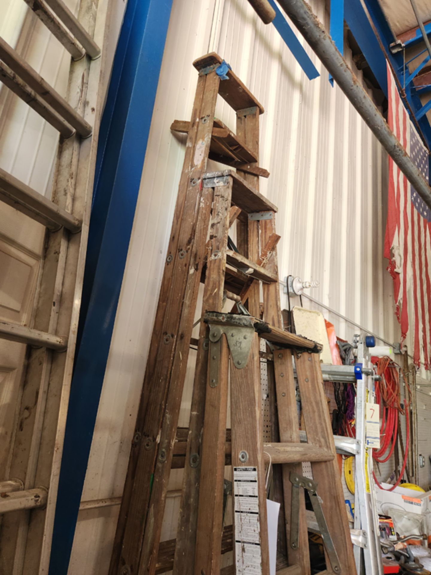 SET OF 3 WOODEN LADDERS - 6', 8' AND 10' - Image 3 of 3