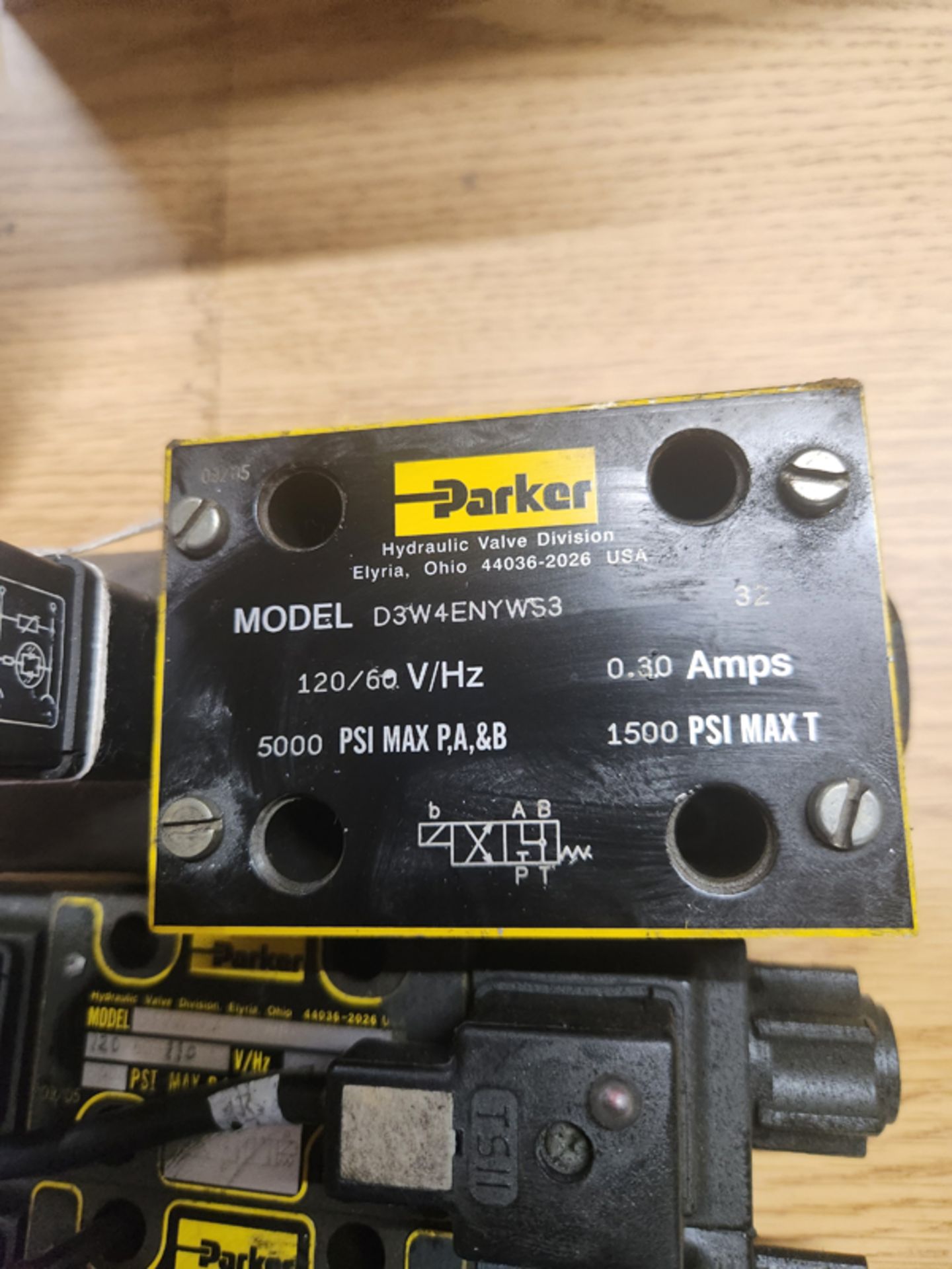 4 PARKER HYDRAULIC VALVES - Image 2 of 3