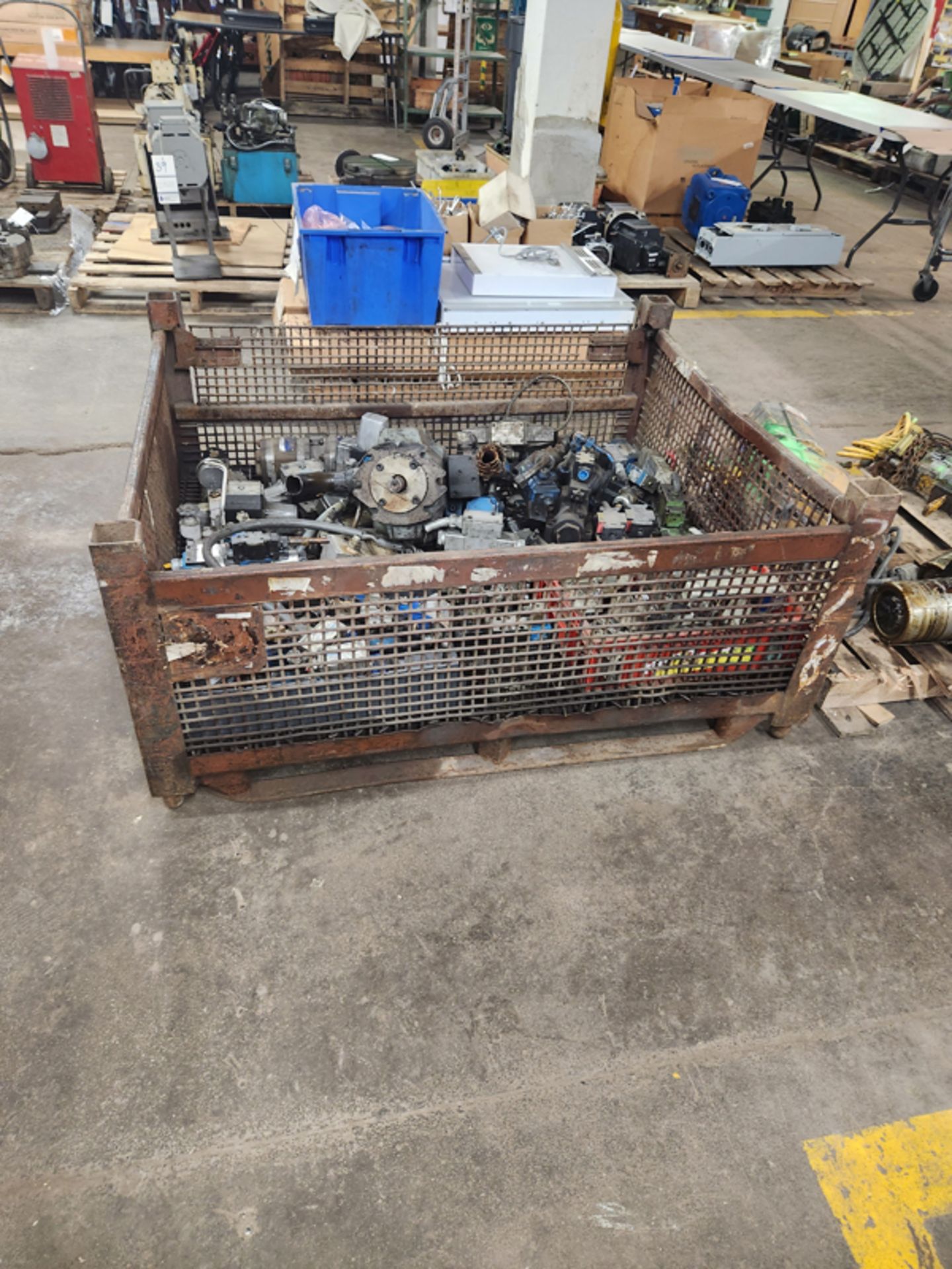 LARGE CRATE OF HYDRAULIC PUMPS AND VALVES - VICKERS, REXROTH, BOSCH, PARKER, RACINE, ETC