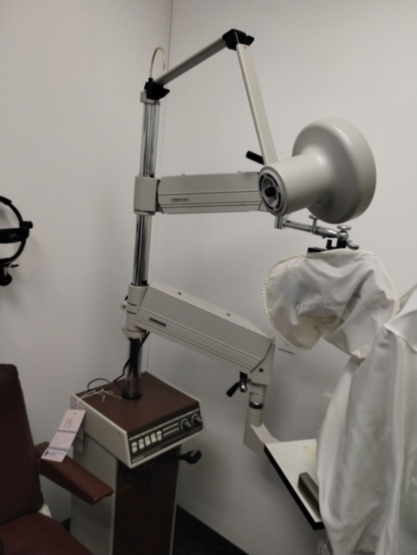 TOPCON IS-50 OPHTHALMIC INSTRUMENT STAND 0U-150 SYSTEM UNIT - NO INSTRUMENTS - Image 5 of 5