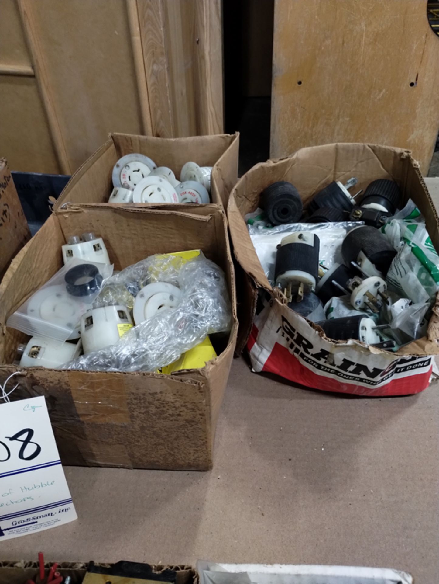 LOT OF HUBBLE CONNECTORS