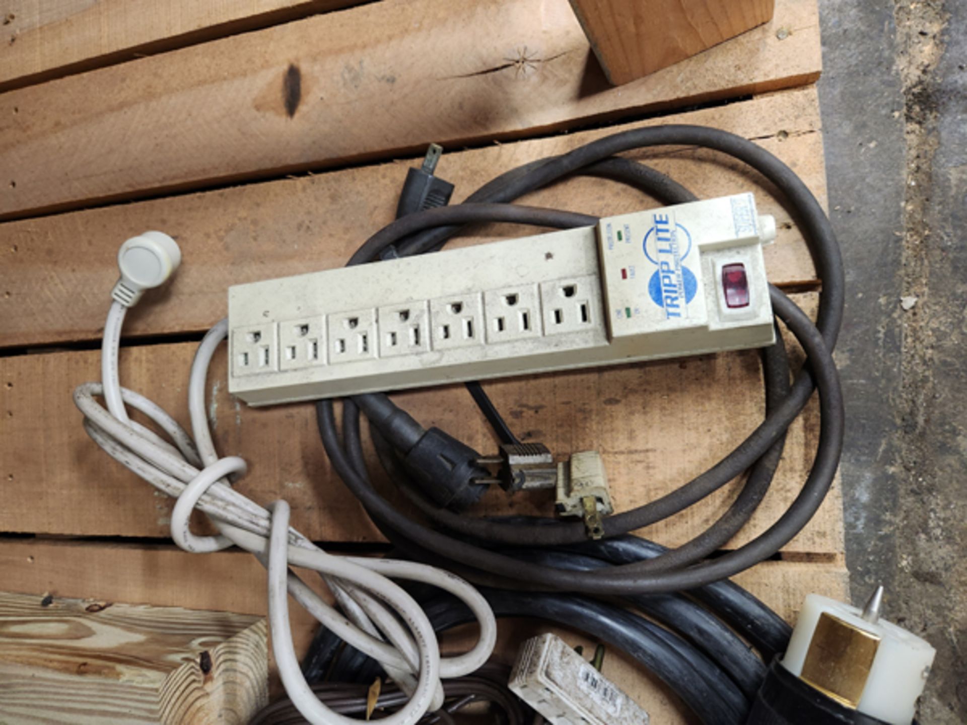 LOT OF EXTENSION CORDS AND CONNECTORS - Image 2 of 4