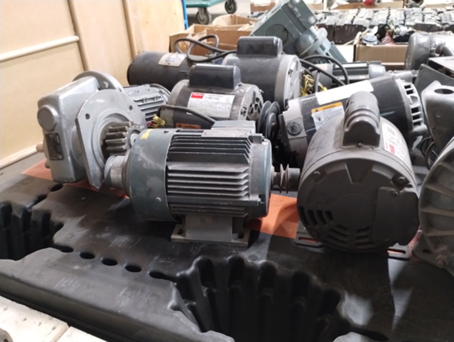 SKID OF MISC MOTORS AS SHOWN - Image 7 of 11