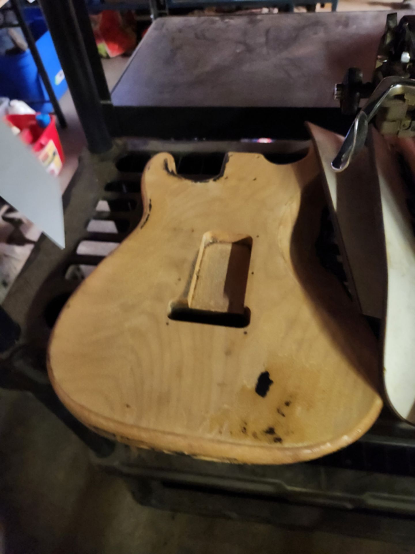 GUITAR AND TYPEWRITER FOR PARTS / ART CRAFTING - Image 5 of 6