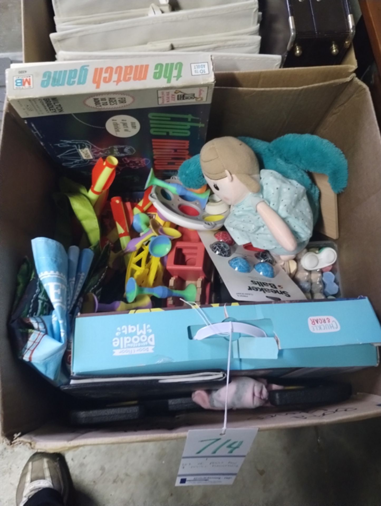 LOT OF ASSORTED TOYS AND MISC HOUSEHOLD - Image 3 of 8