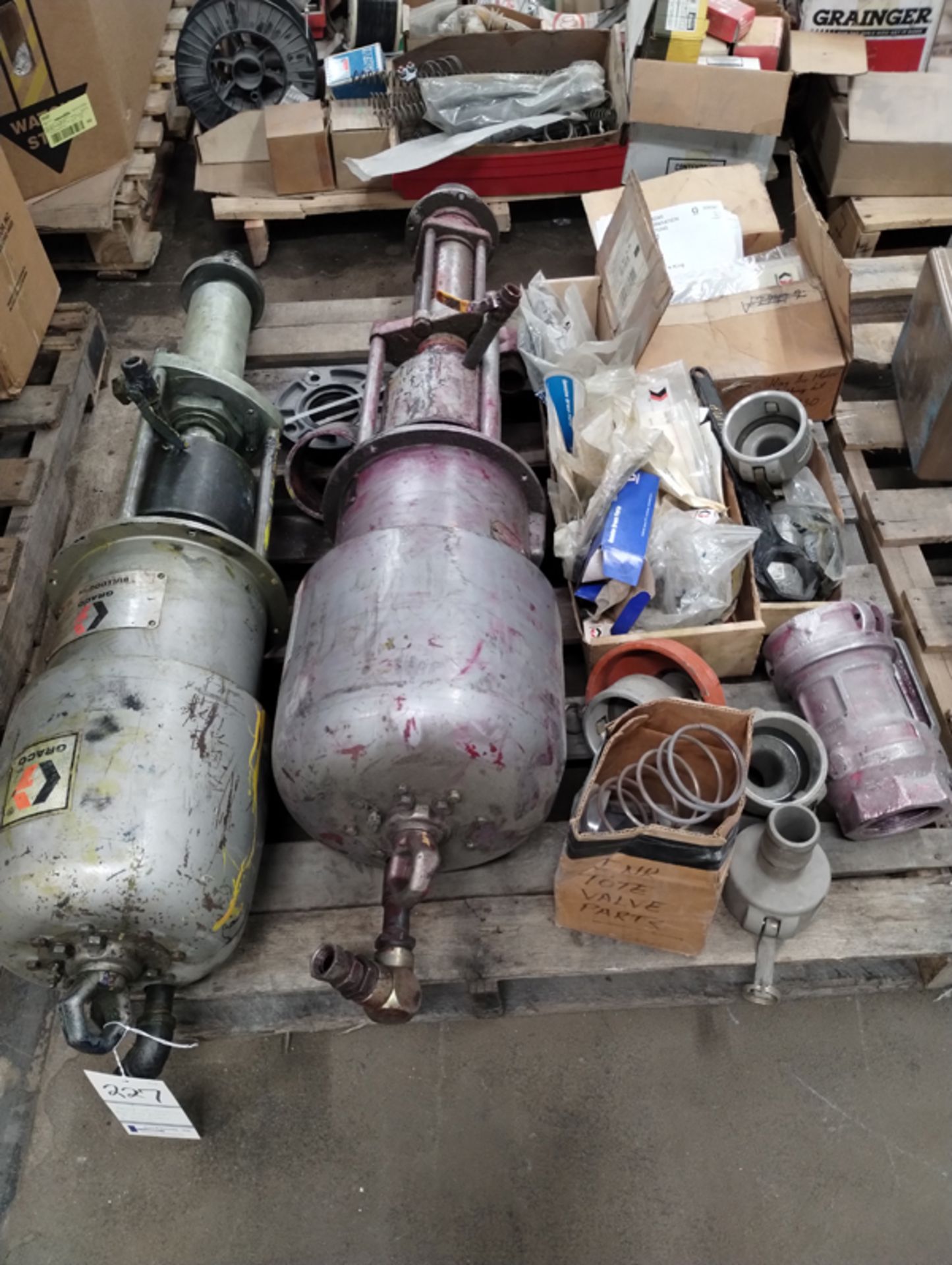 SKID OF GRACO BULLDOG PUMP, KING PUMP AND PARTS