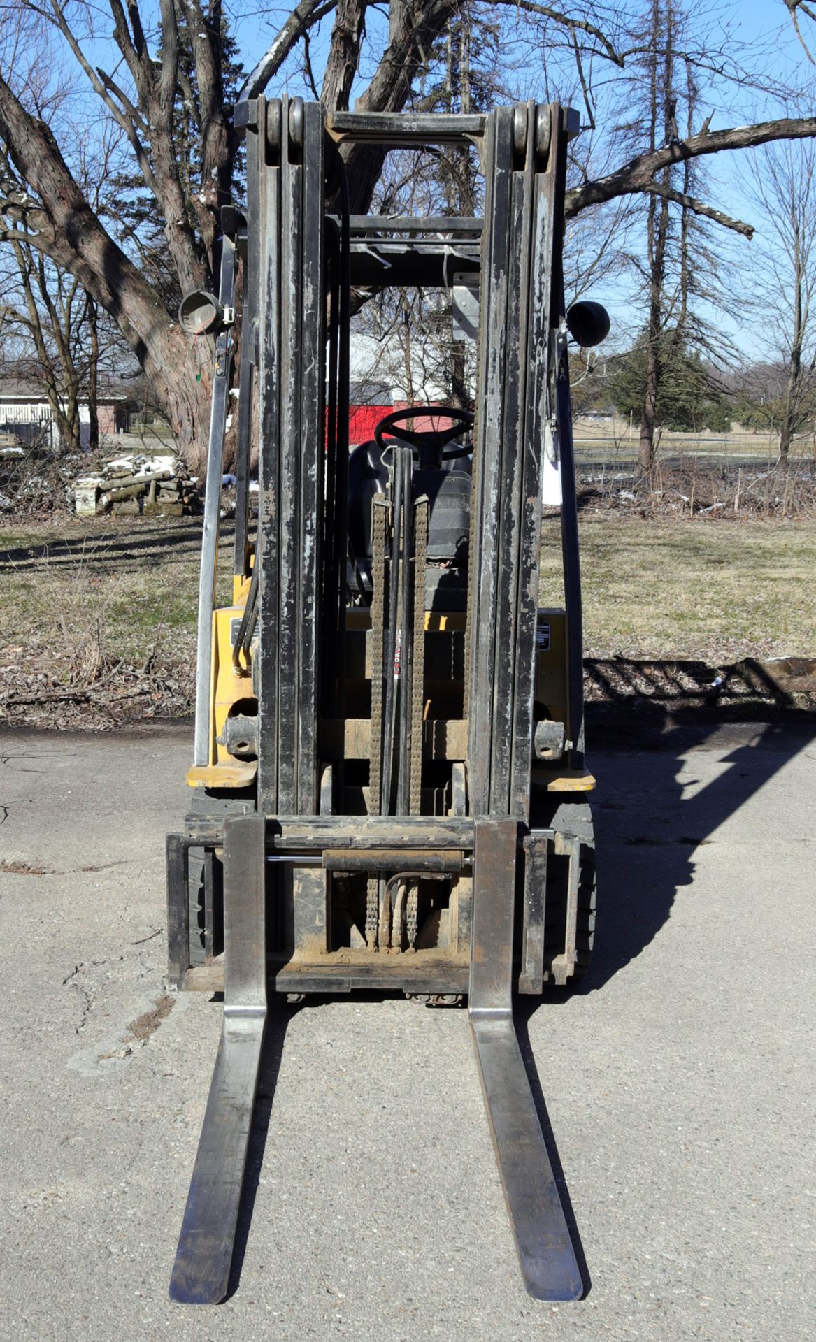 MITSUBISHI MODEL FG25YK 4000 LB LP GAS FORK LIFT, SIDE SHIFT, 3-STAGE MAST, 48" FORKS, 7500 HOURS - Image 2 of 13