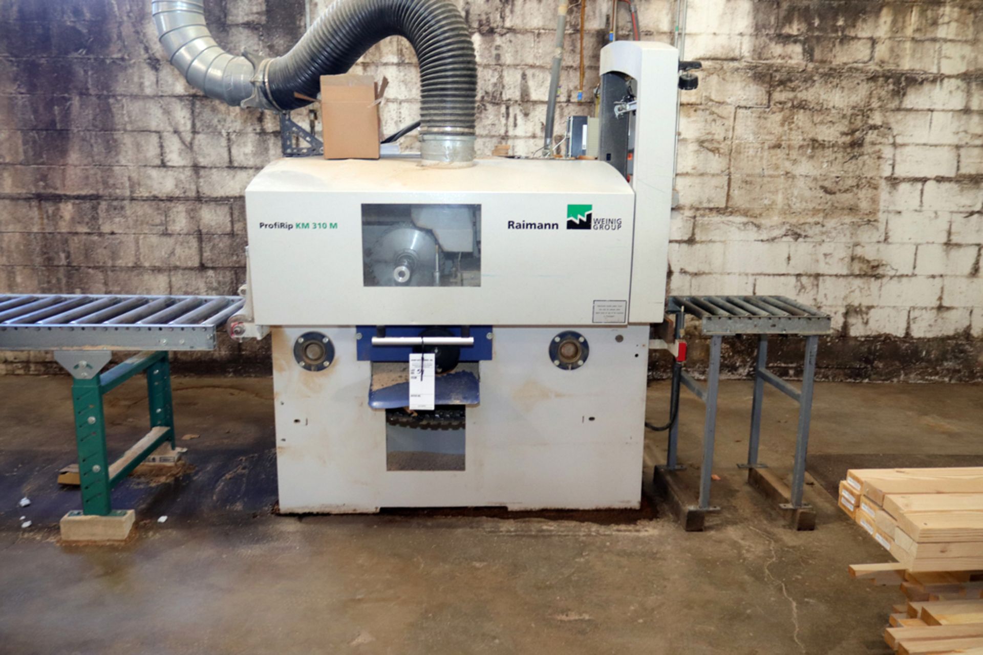 RAIMANN WEINIG GROUP MODEL KM310M INLINE RIP SAW W/ INFRARED AND ROLLING TAIL STOCK