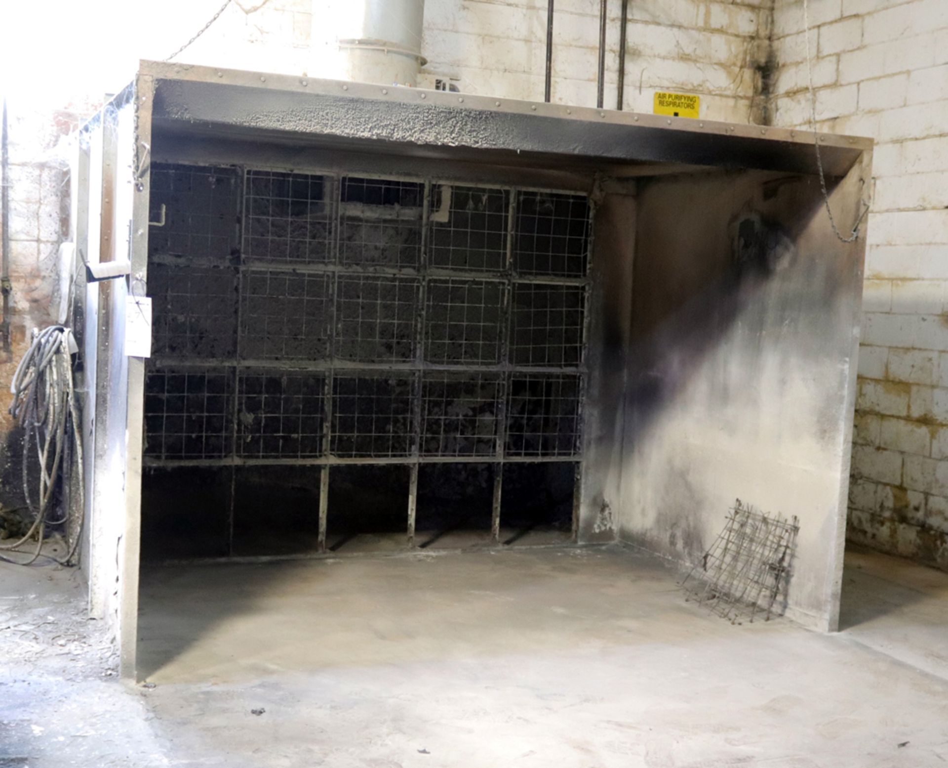 PAINT BOOTH W/EXHAUST MOTOR, 10'X6'