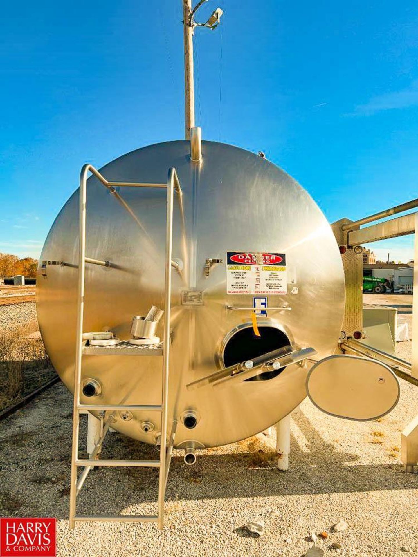 Feldmeier 6,000 Gallon Jacketed S/S Horizontal Tank, S/N: E-191-99 with Dual Vertical Agitation - Image 3 of 4