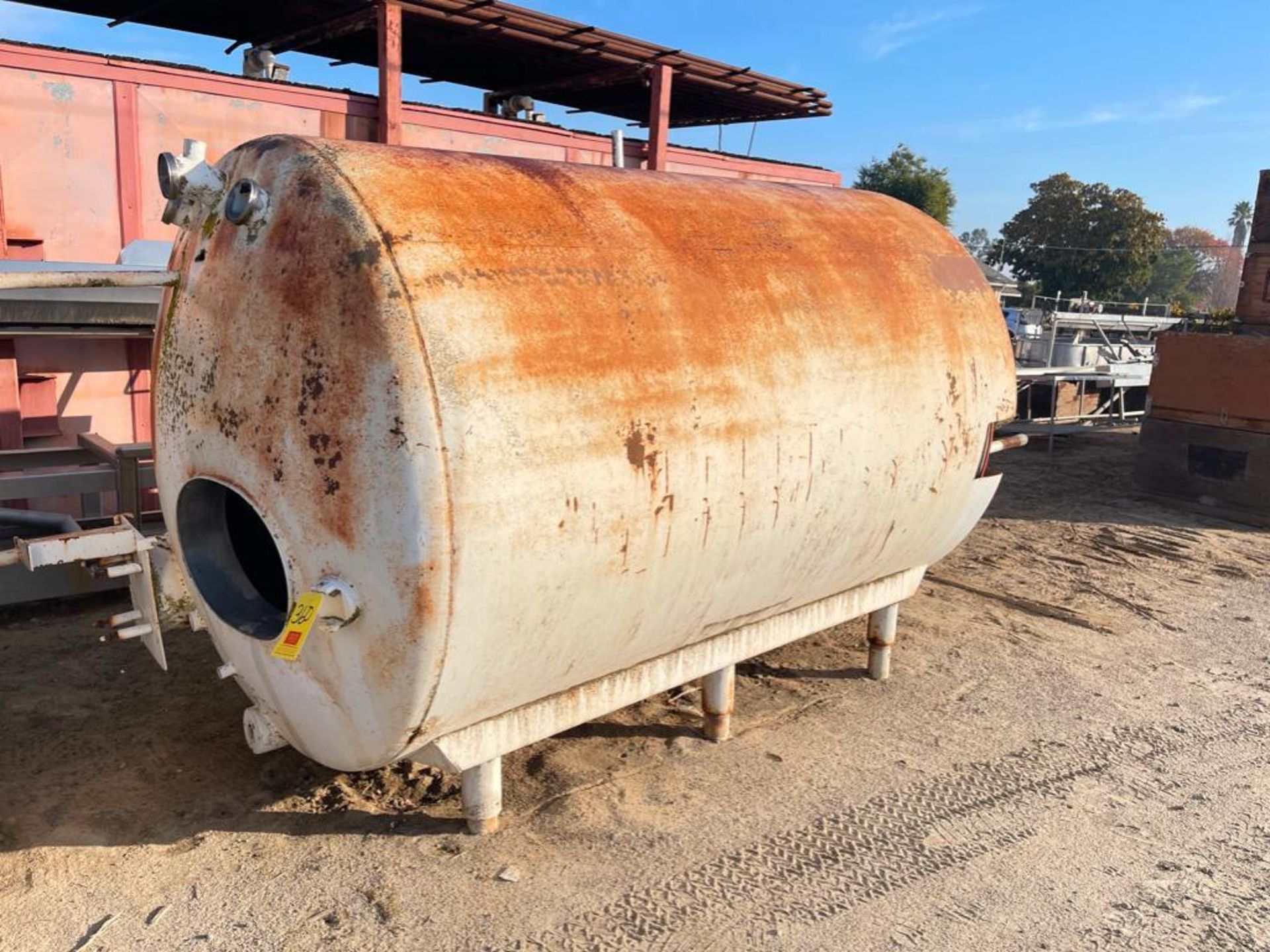 2,000 Gallon Jacketed Horizontal S/S Tank - Rigging Fees: $250