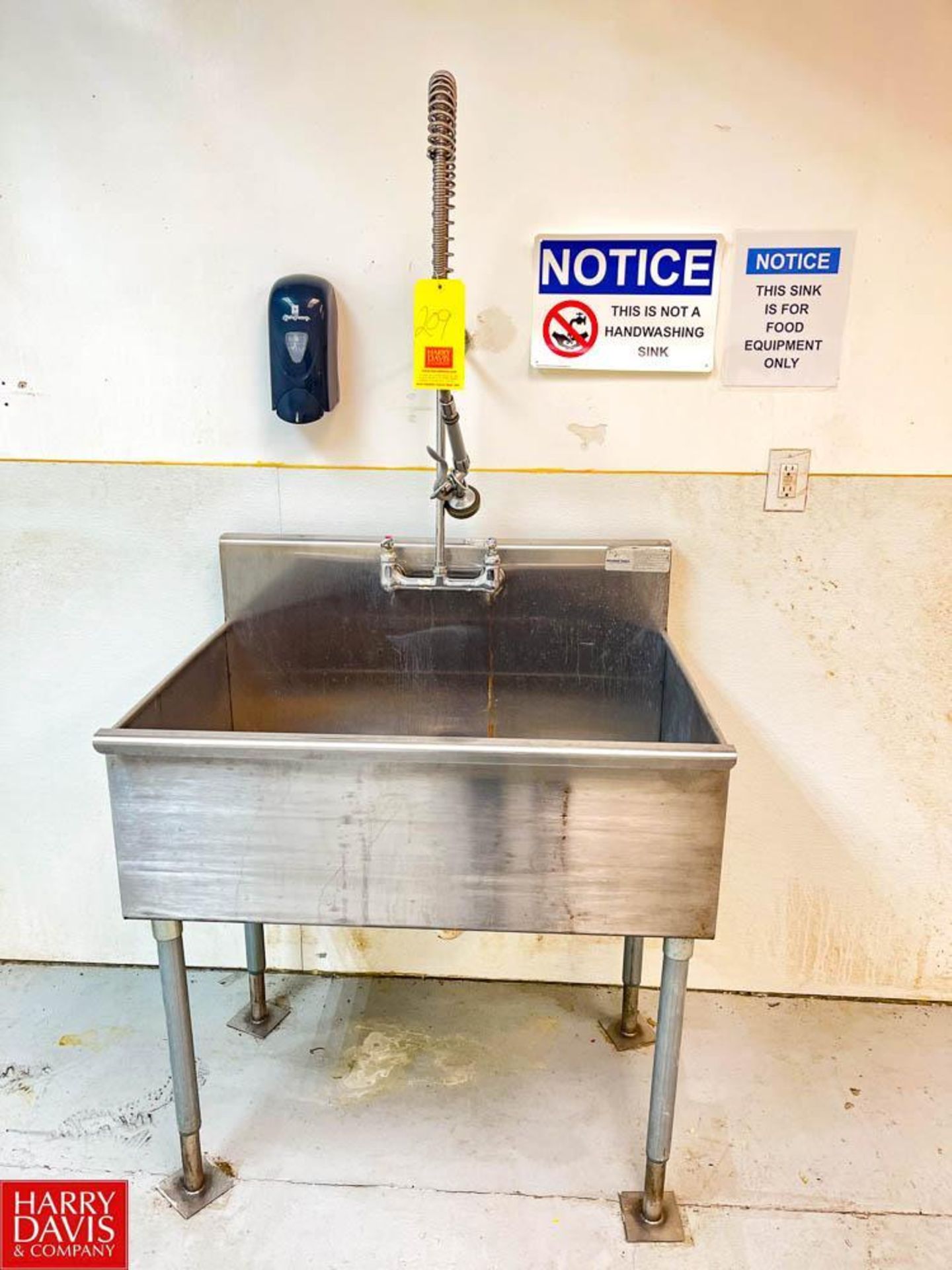 Advance Tabco S/S Wash Sink - Rigging Fee: $125
