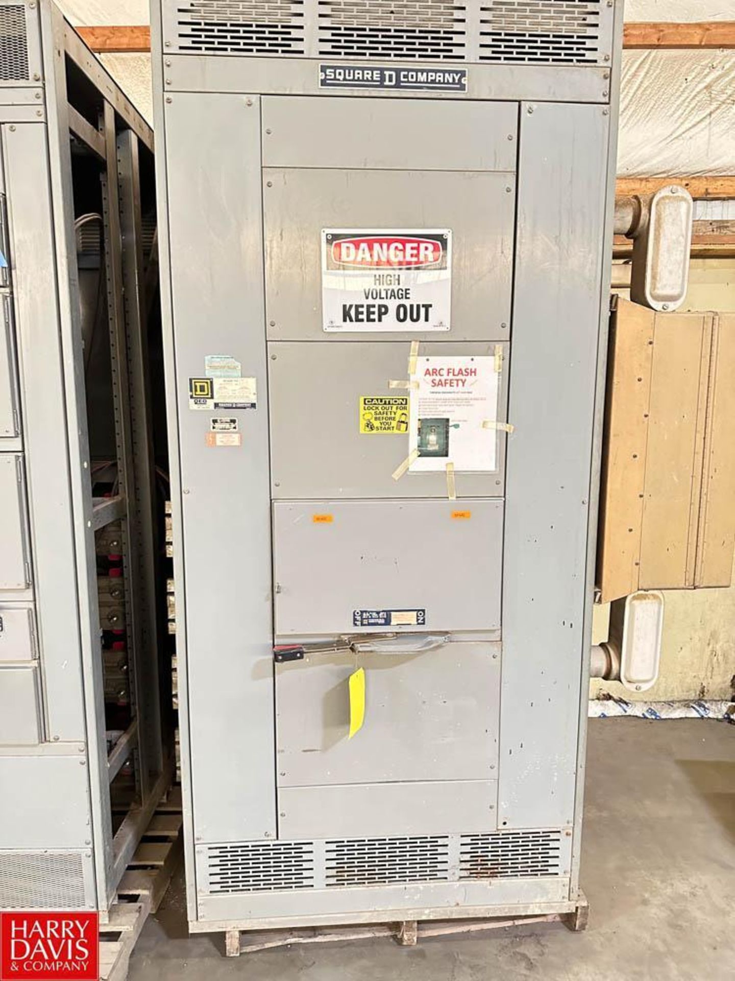 Square D 600 AMP, 600 Volt Breaker Panel with (1) Disconnects