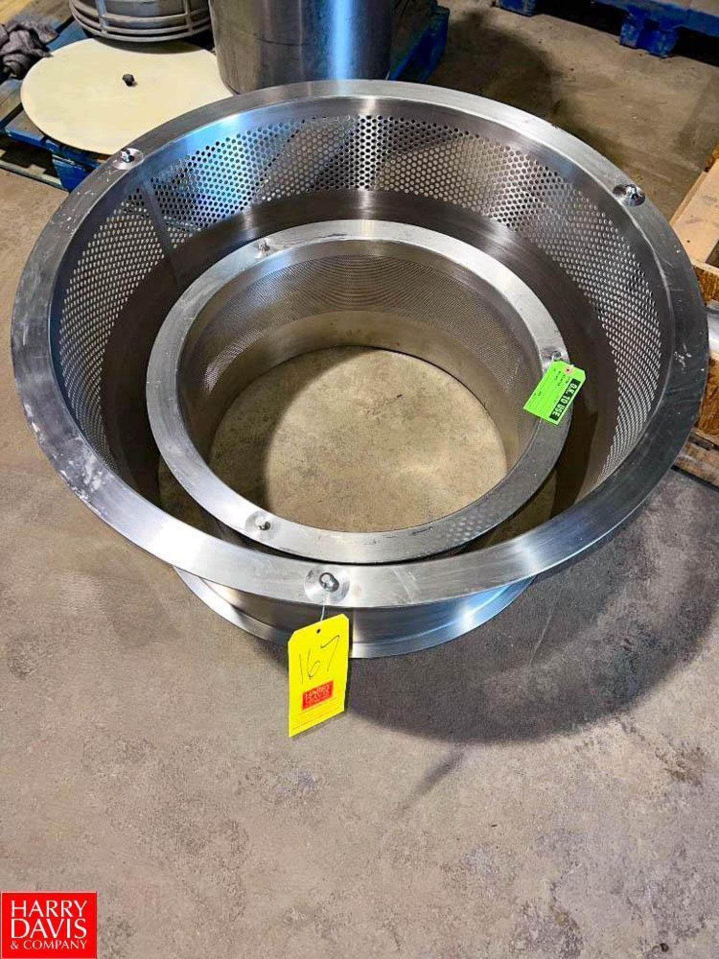 S/S Tumbler Screens, Outside Diameter = 40" and 28" (Location: Alliance, OH) - Rigging Fee: $50
