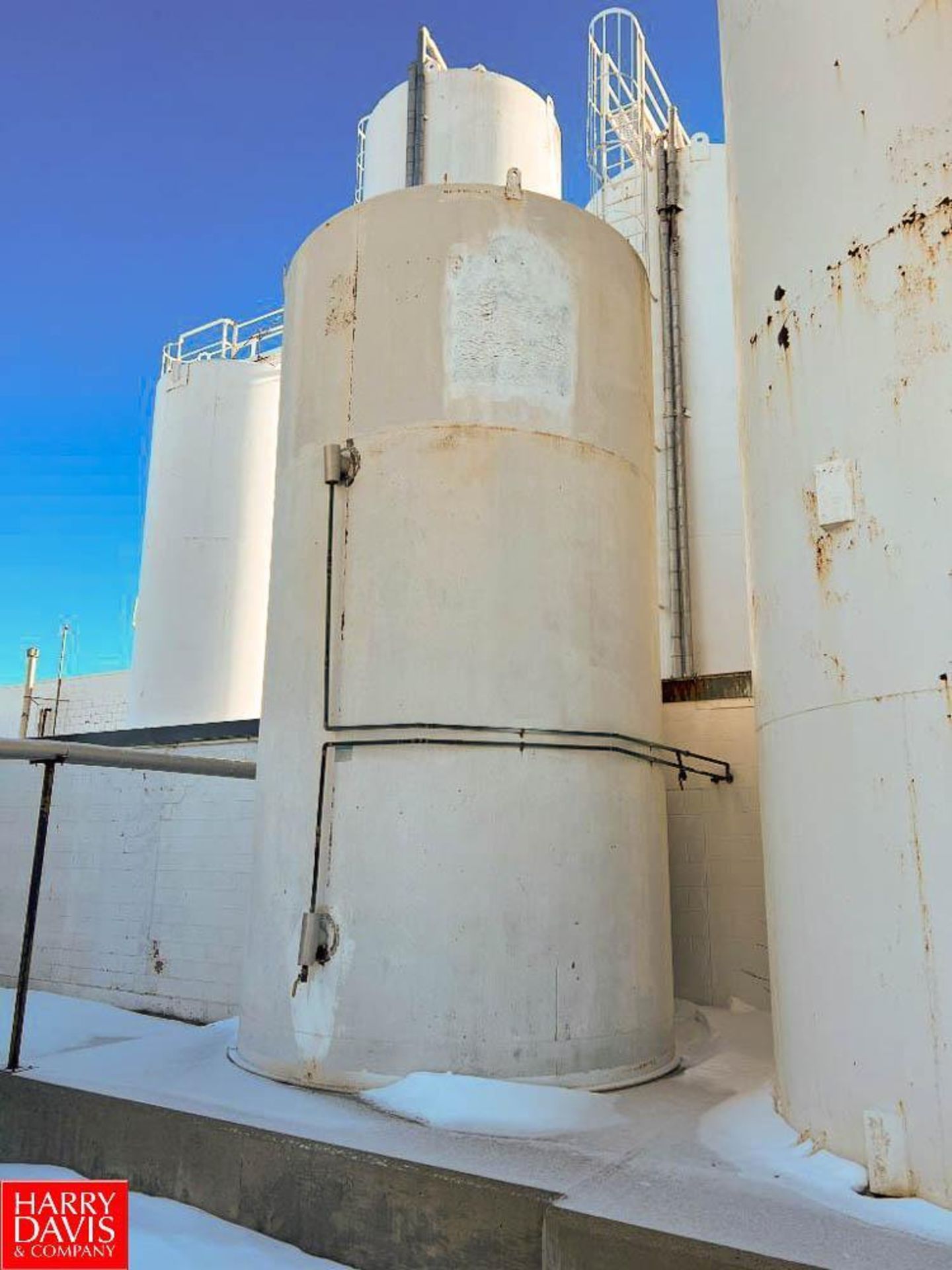 Mueller 10,000 Gallon Jacketed S/S Silo, Model: SVW, S/N: D-17466-2 with (2) 2" S/S Air Valves