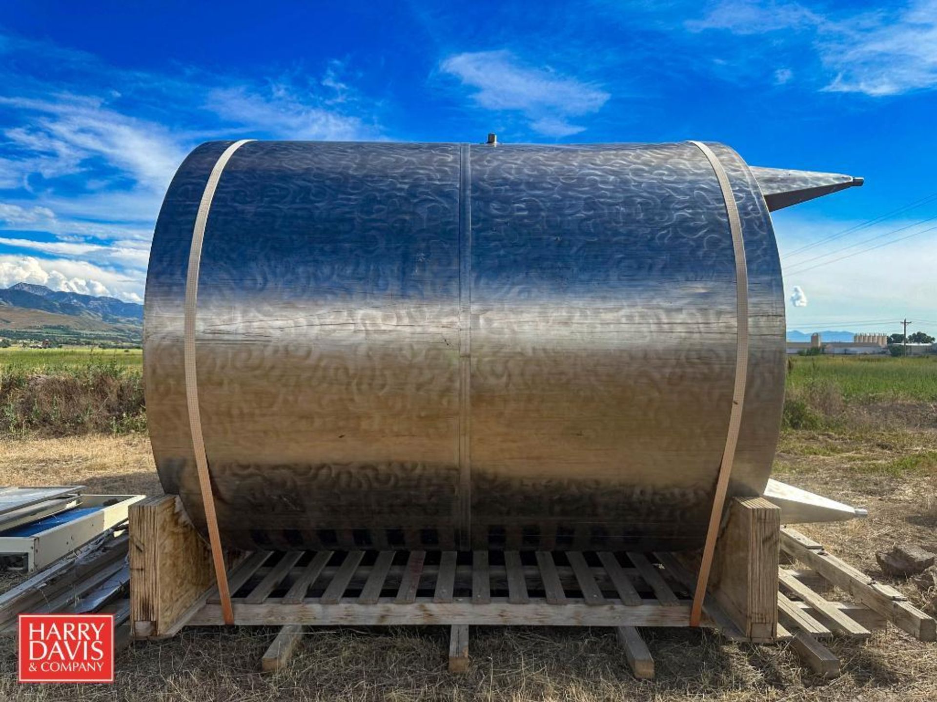 7,500 Gallon S/S Tank with Vertical Agitation - Rigging Fee: $750 - Image 9 of 9