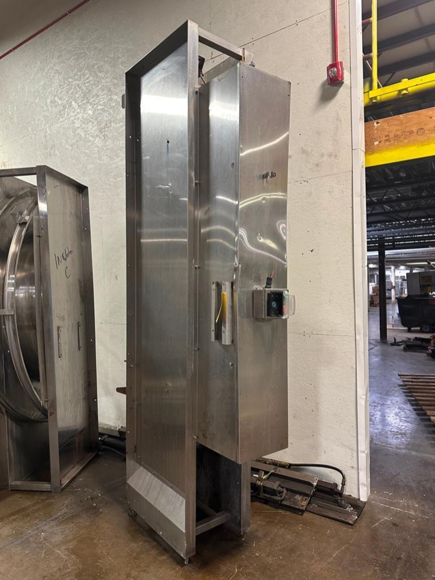 S/S Case Elevator, 123" x 20" x 45" - Rigging Fee: Contact HDC