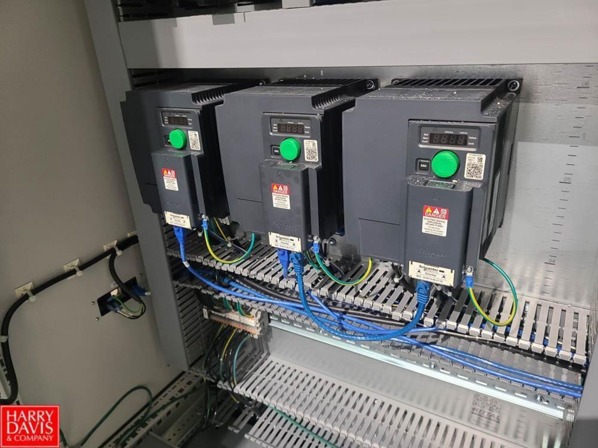 2021 Allen-Bradley PLC Main Control Panel with (11) Variable-Frequency Drives, Brakers, Transformers - Image 8 of 11