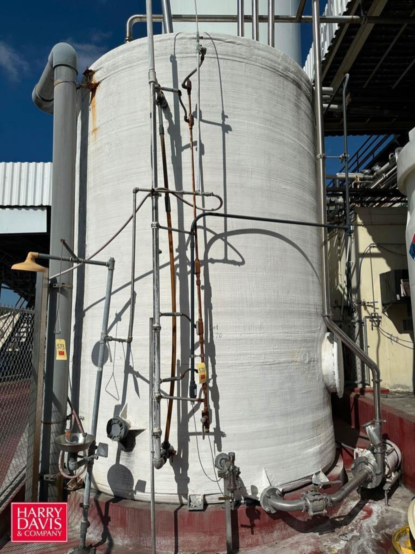 8,000 Gallon Fiberglass Tank - Rigging Fee: $2,500