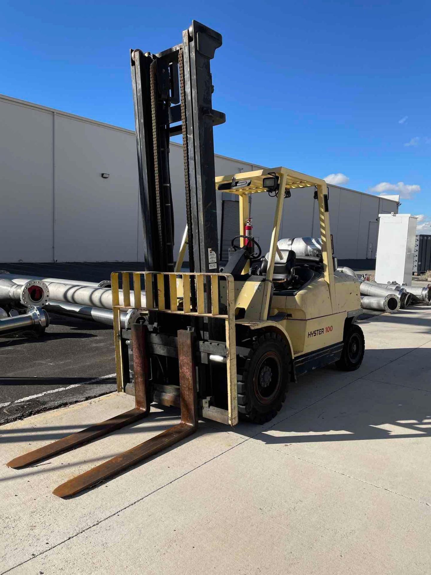 10,000 Lb. Hyster Model H100XM Forklift - Image 2 of 6