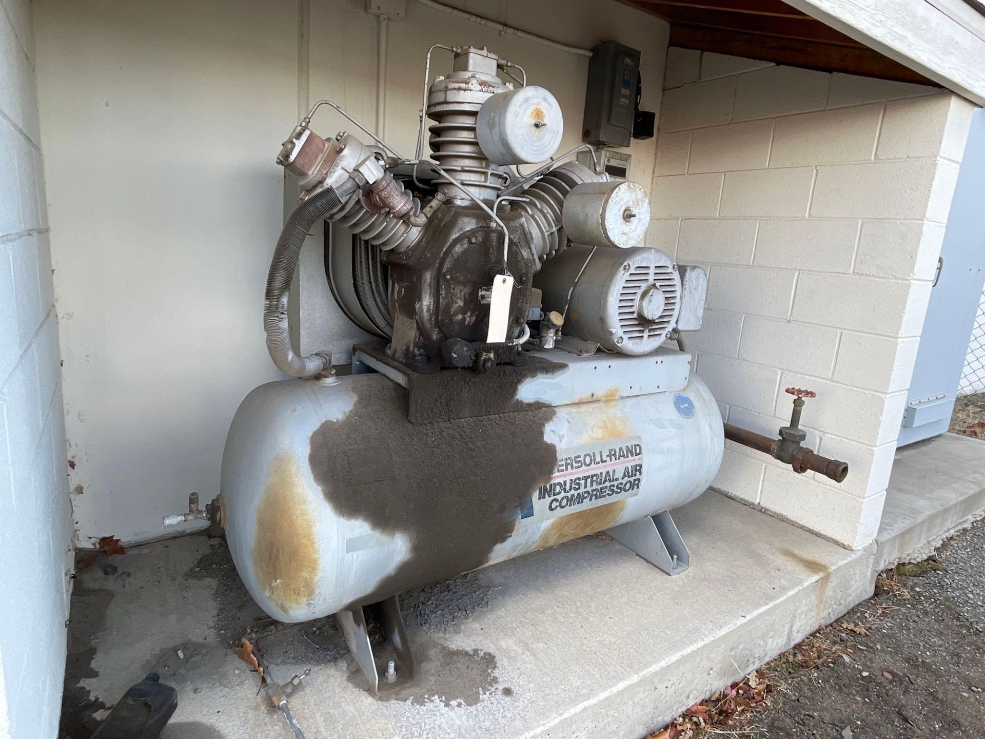 25 HP Ingersoll Rand Model A25E3 Tank Mounted Air Compressor - Image 3 of 5
